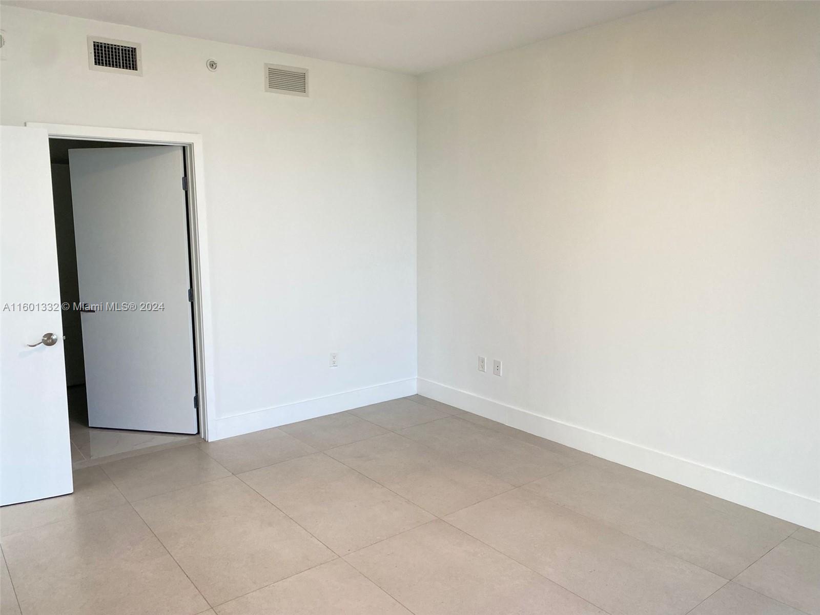 16385 Biscayne Blvd 2421 Property Photo 10