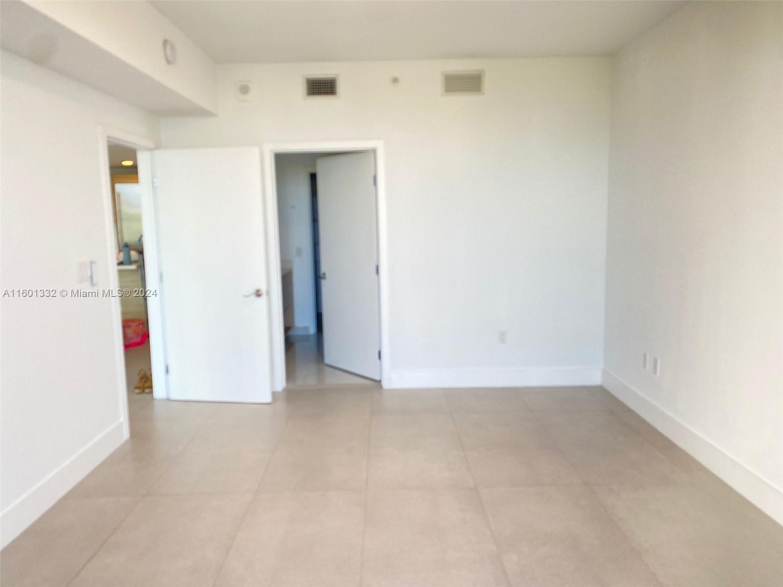 16385 Biscayne Blvd 2421 Property Photo 11