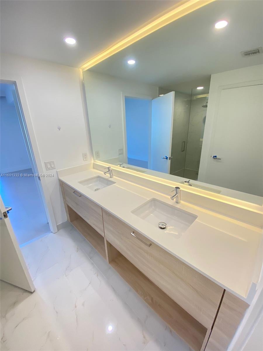 16385 Biscayne Blvd 2421 Property Photo 13