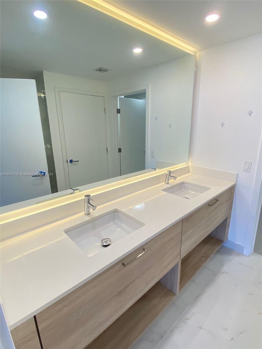 16385 Biscayne Blvd 2421 Property Photo 14