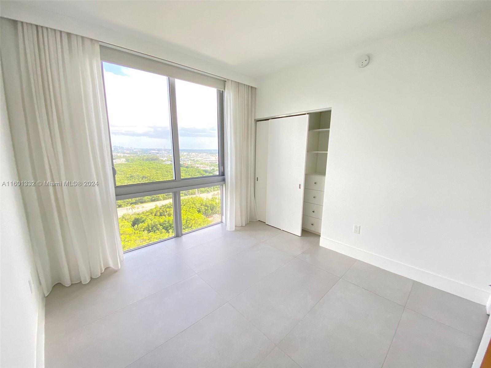 16385 Biscayne Blvd 2421 Property Photo 17
