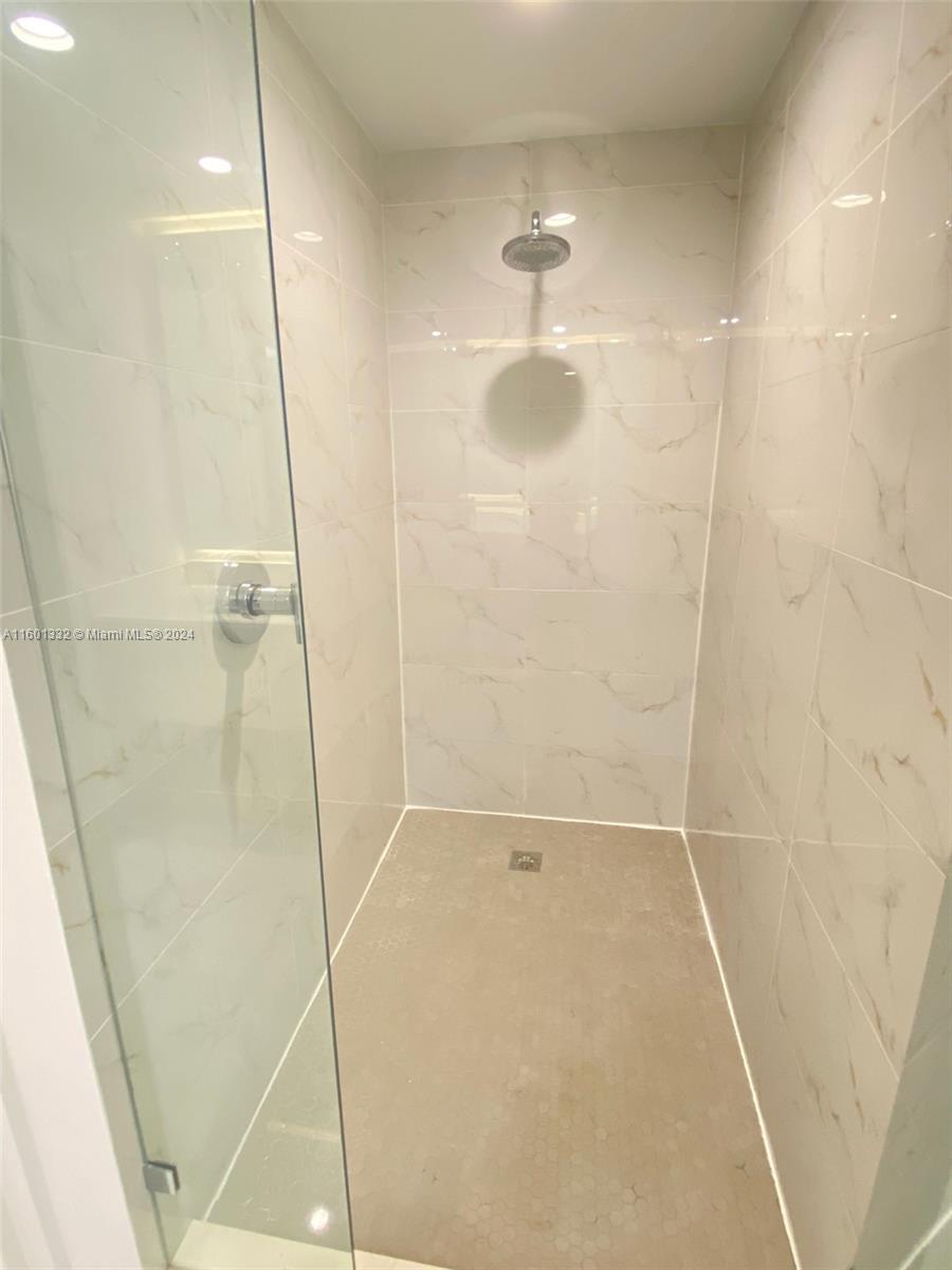 16385 Biscayne Blvd 2421 Property Photo 19