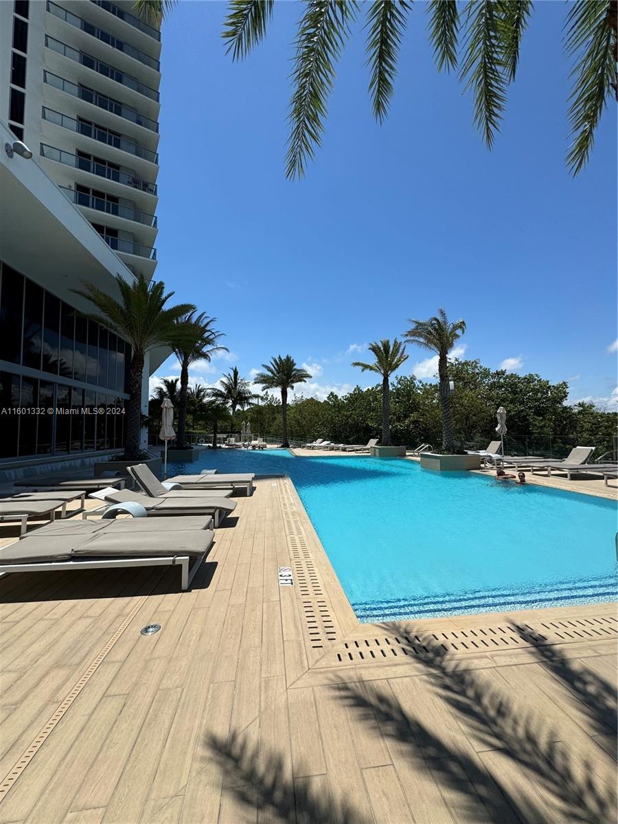 16385 Biscayne Blvd 2421 Property Photo 37