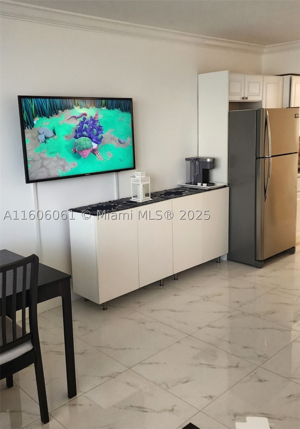 19201 Collins Ave 104 Property Photo 6