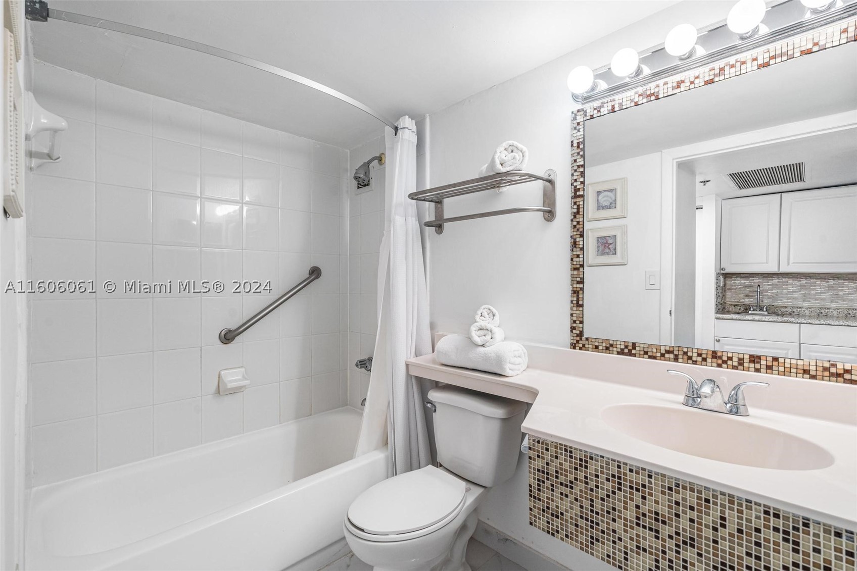19201 Collins Ave 104 Property Photo 8