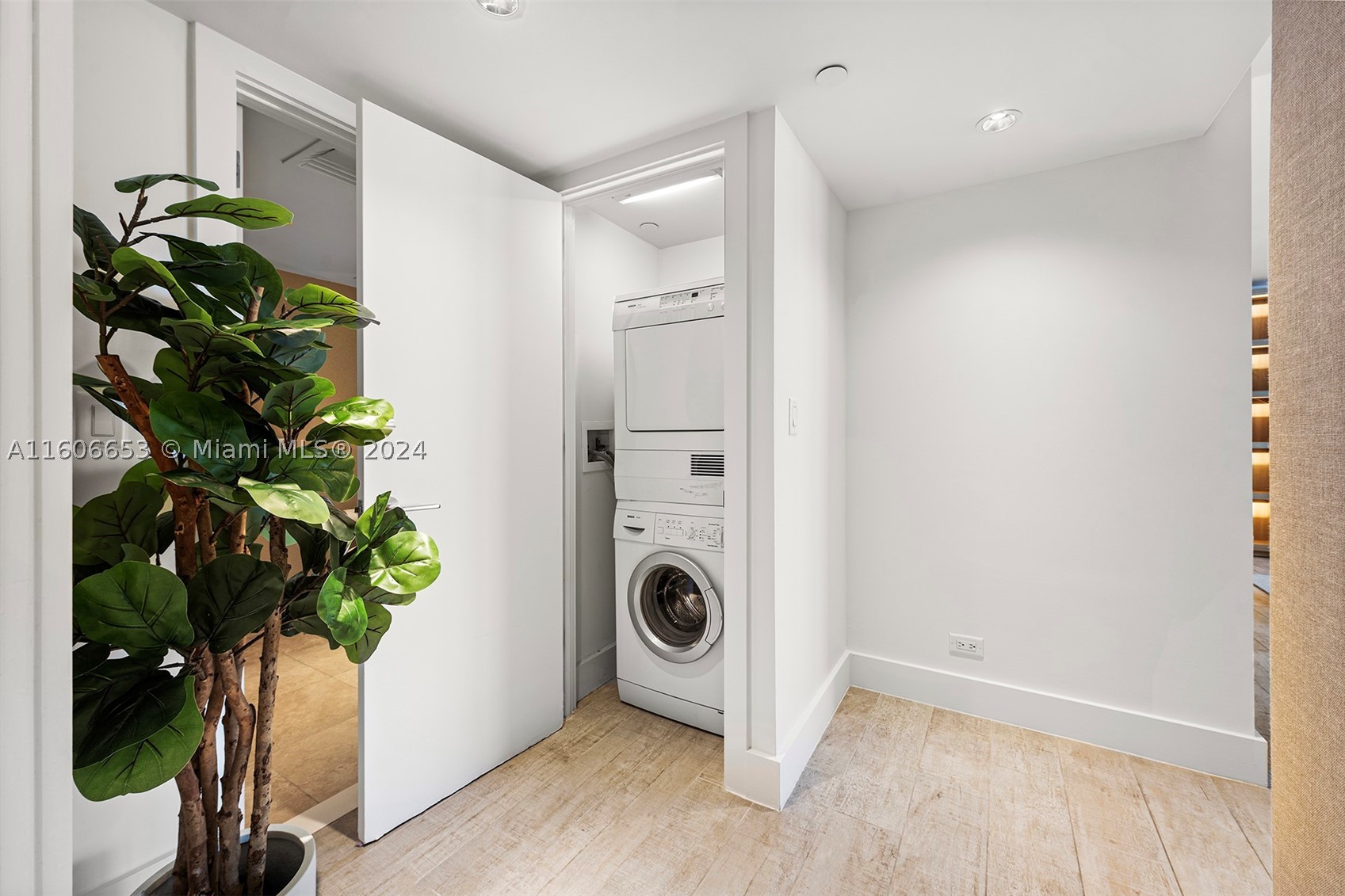 A11606653 Property Photo 32
