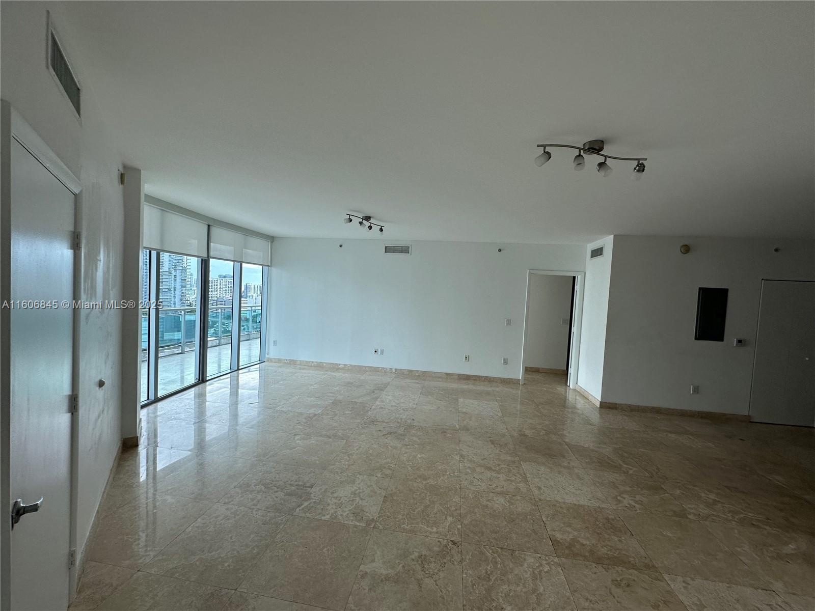 350 S Miami Ave 2302 Property Photo 3