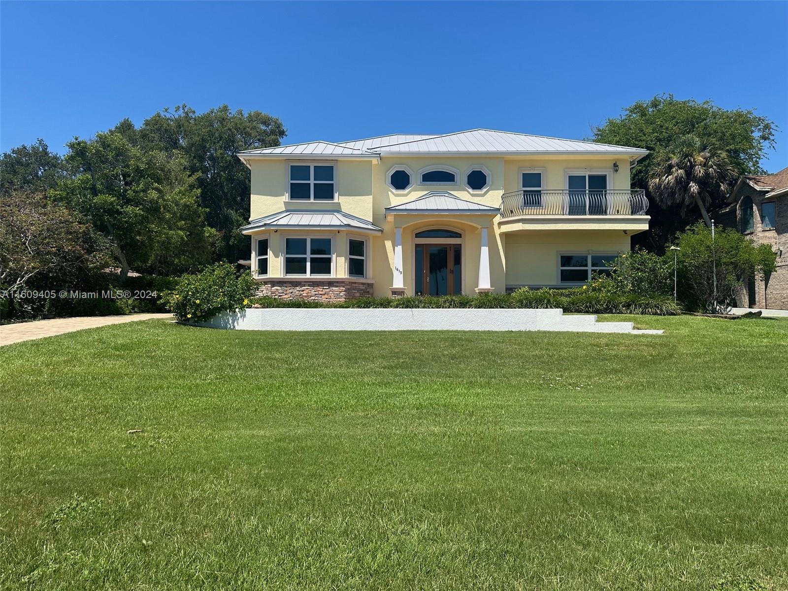 1613 N Indian River Drive Property Photo 3