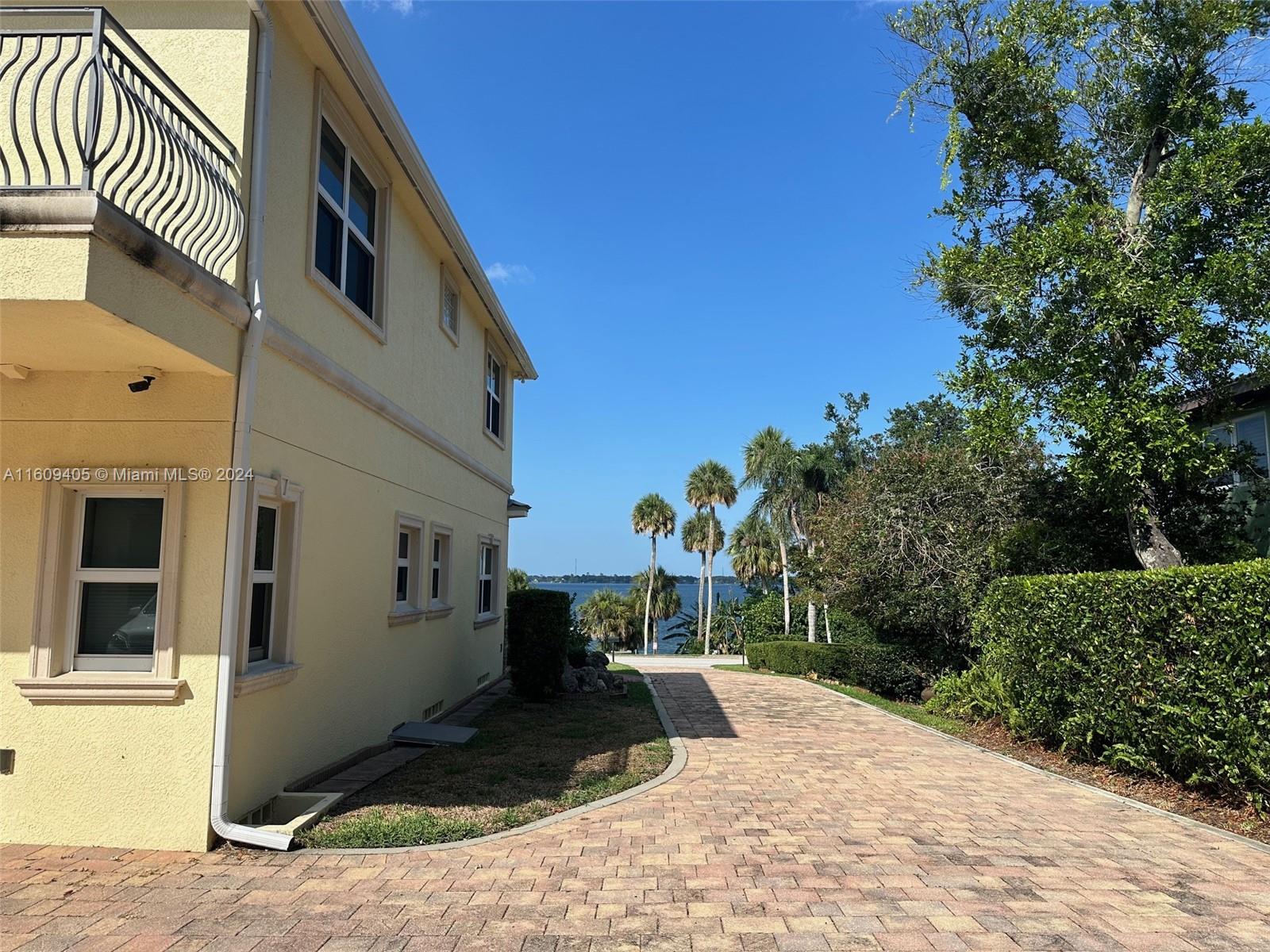 1613 N Indian River Drive Property Photo 20