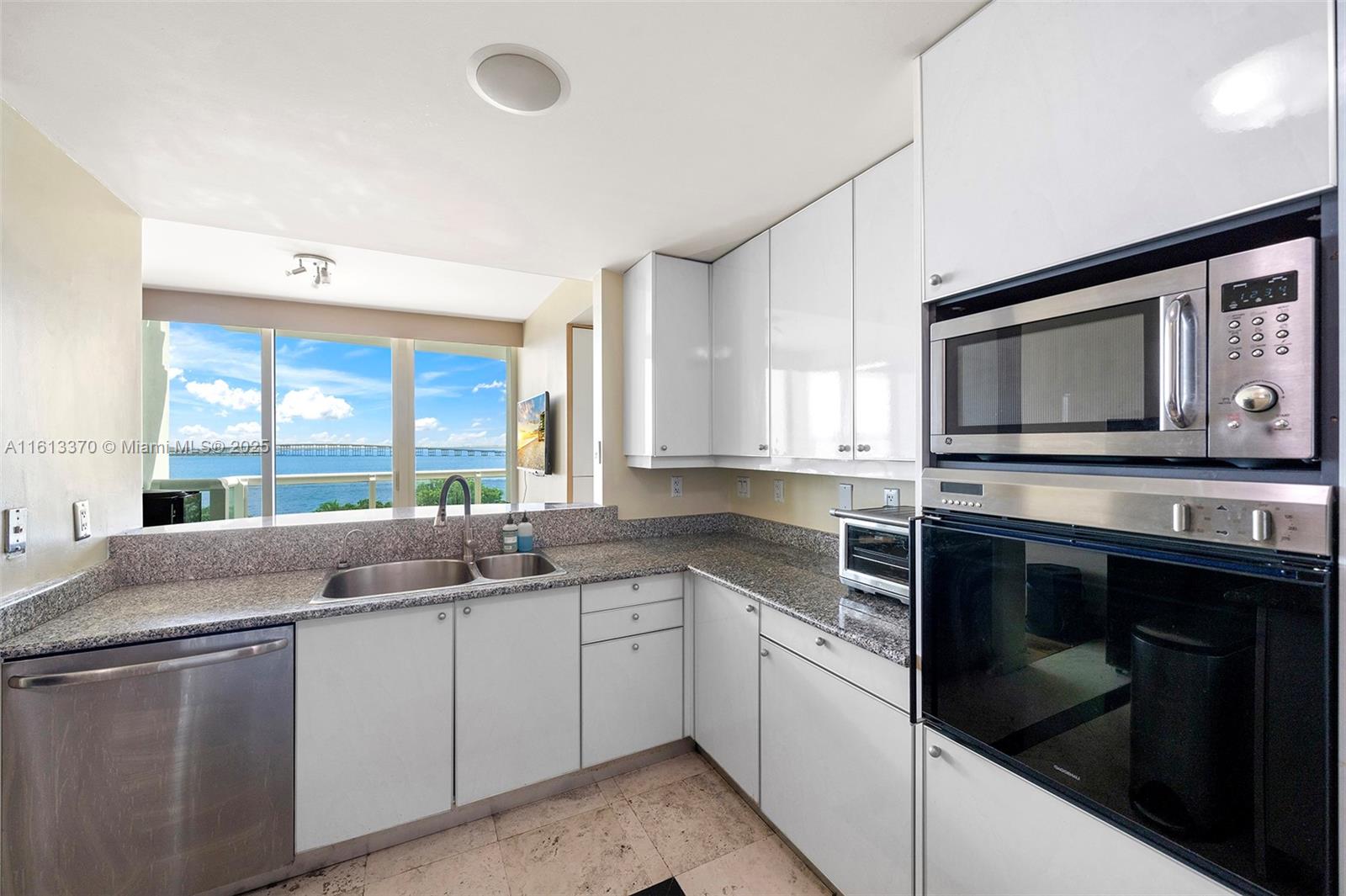 1643 Brickell Ave 704 Property Photo 23