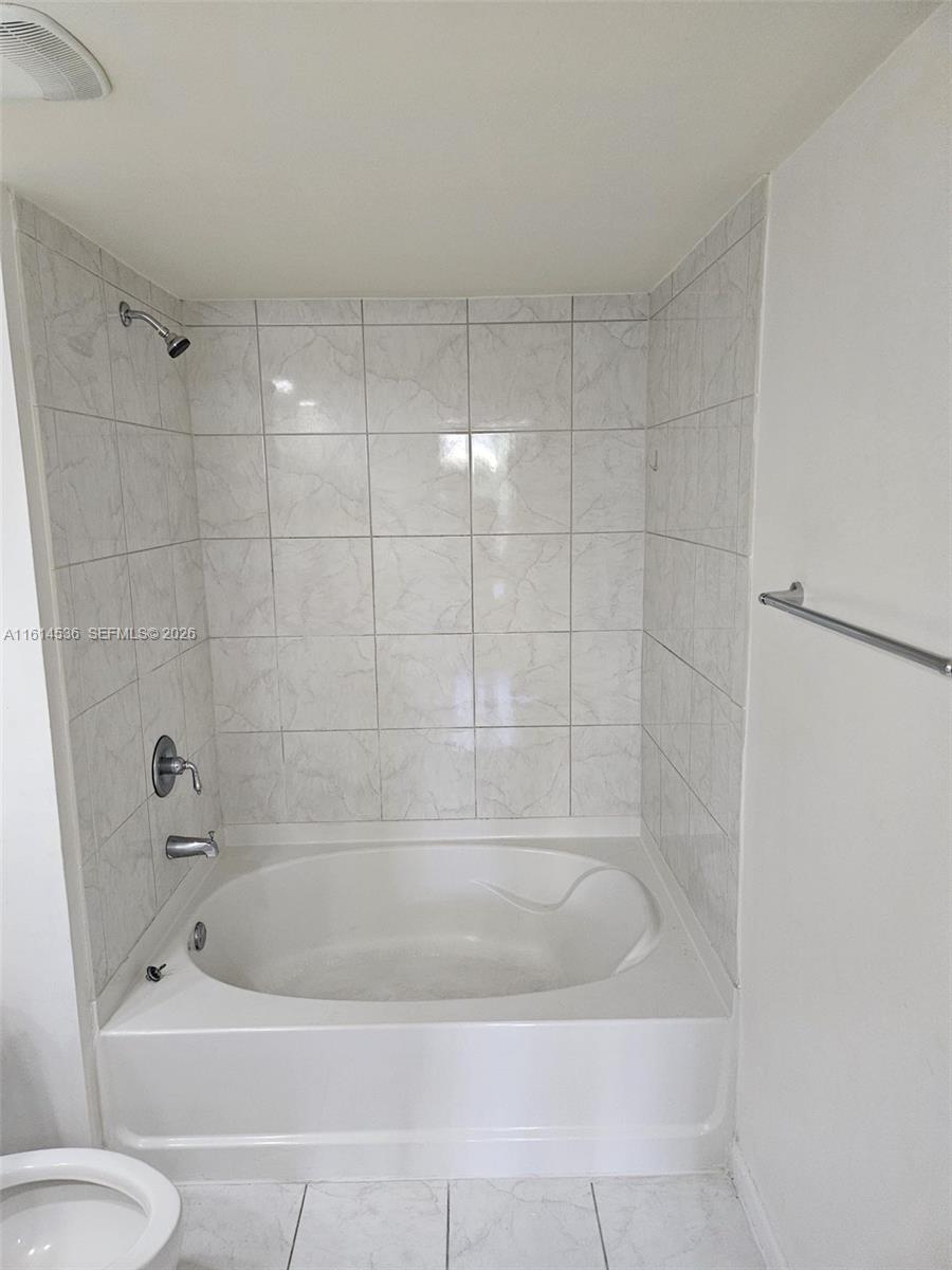 2775 Ne Ne 187th St 323 Property Photo 25