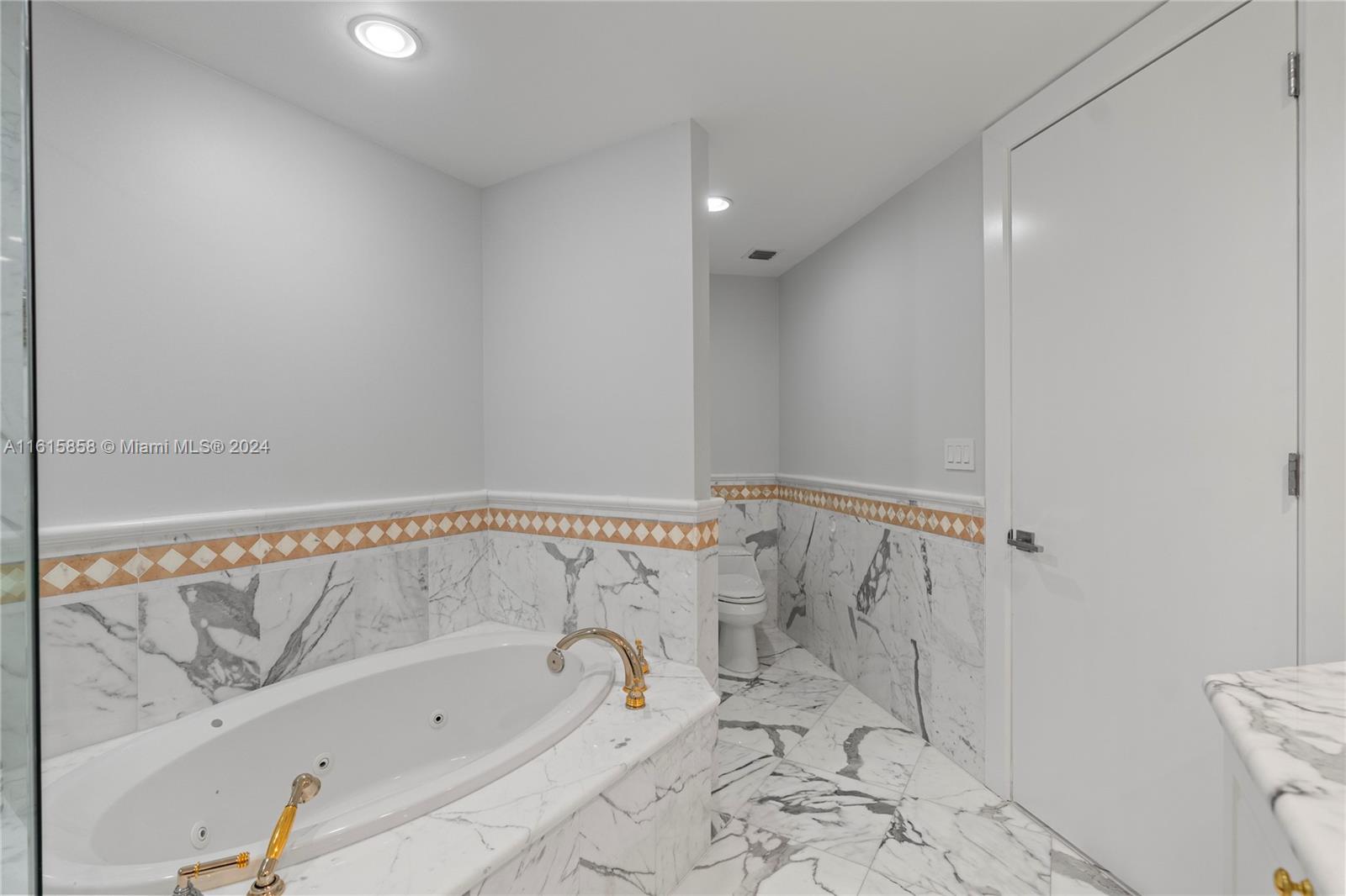 10225 Collins Ave 604 Property Photo 30