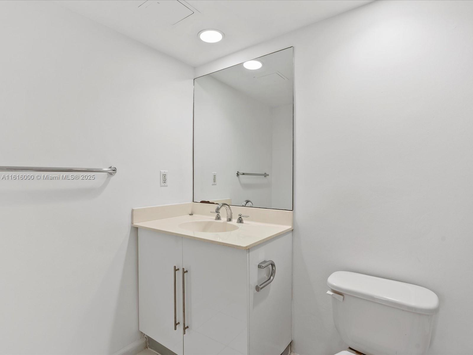 3000 S Ocean Dr 206 Property Photo 21
