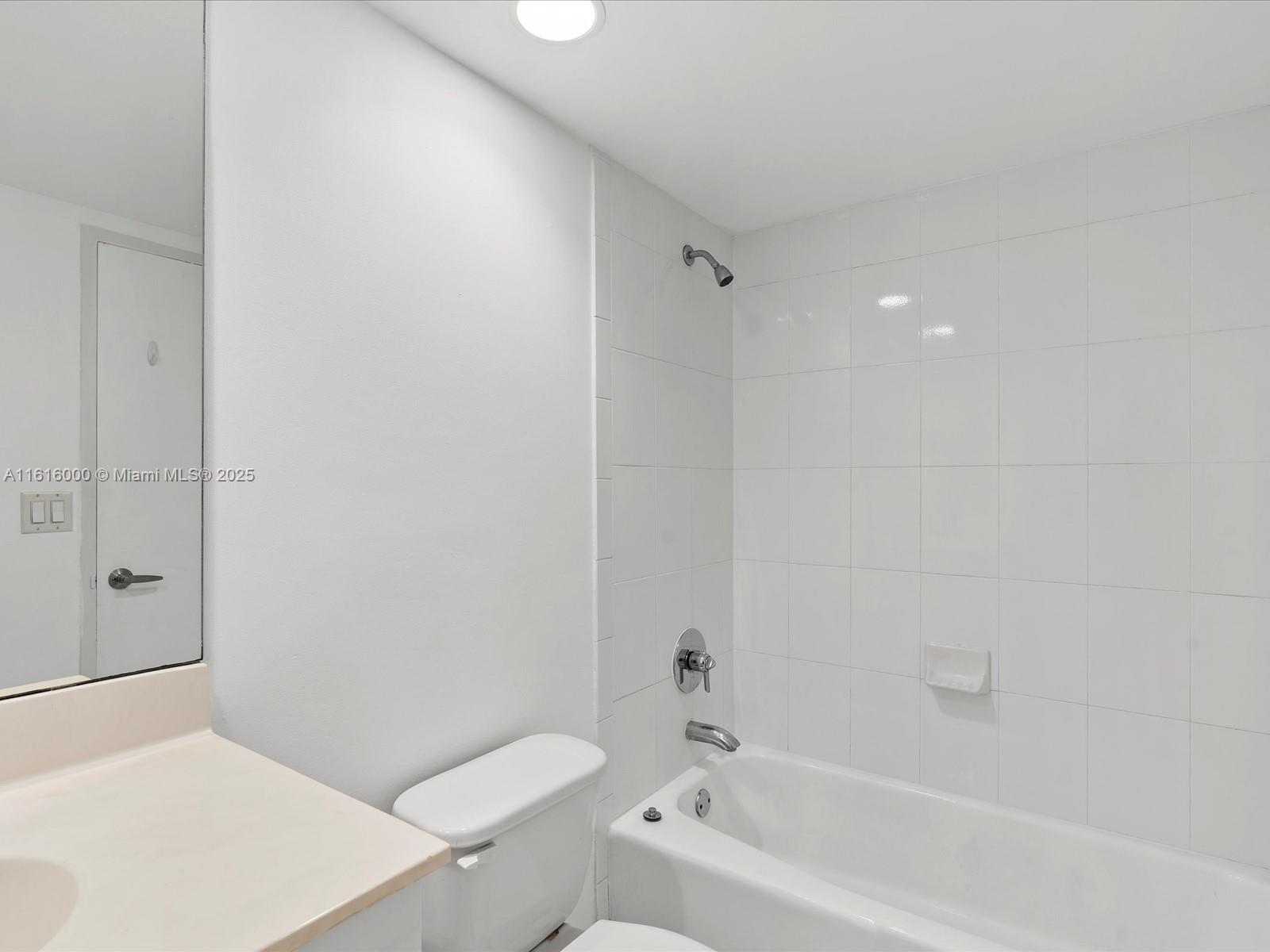 3000 S Ocean Dr 206 Property Photo 23