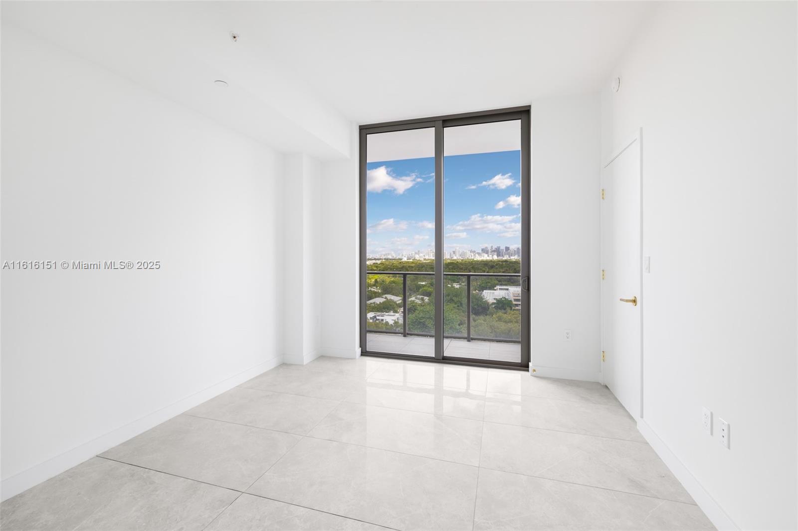2678 Tigertail Ave 1104 Property Photo 23