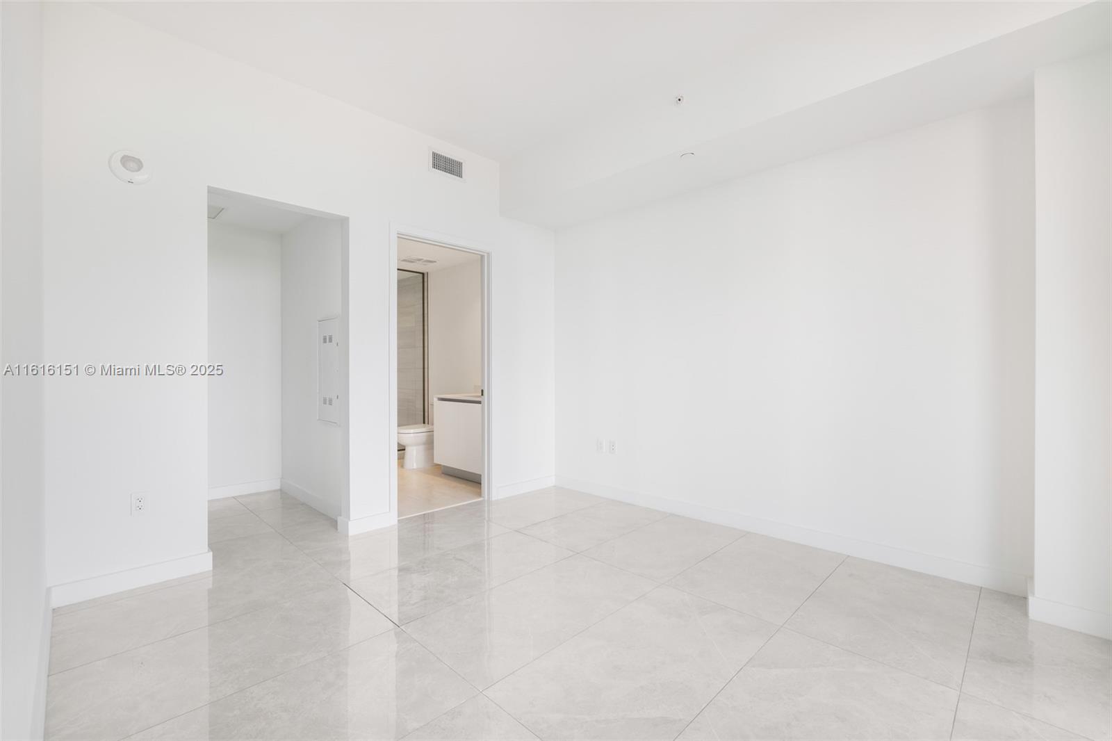 2678 Tigertail Ave 1104 Property Photo 25