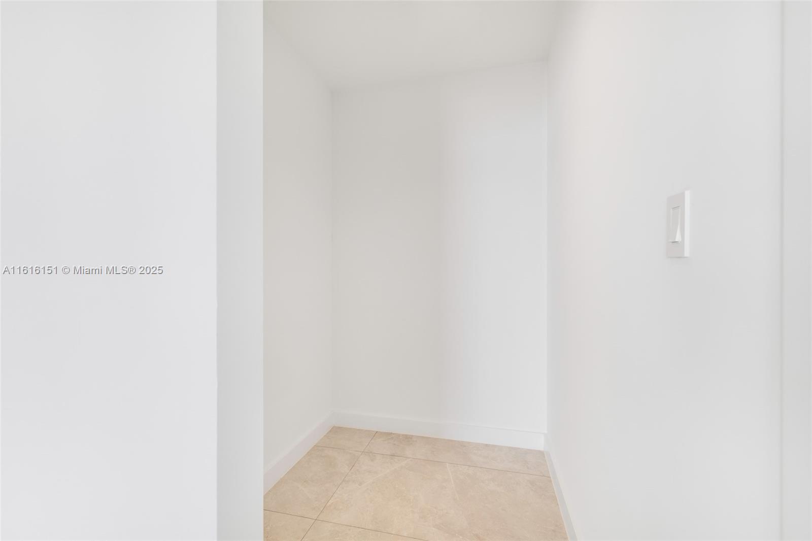 2678 Tigertail Ave 1104 Property Photo 31