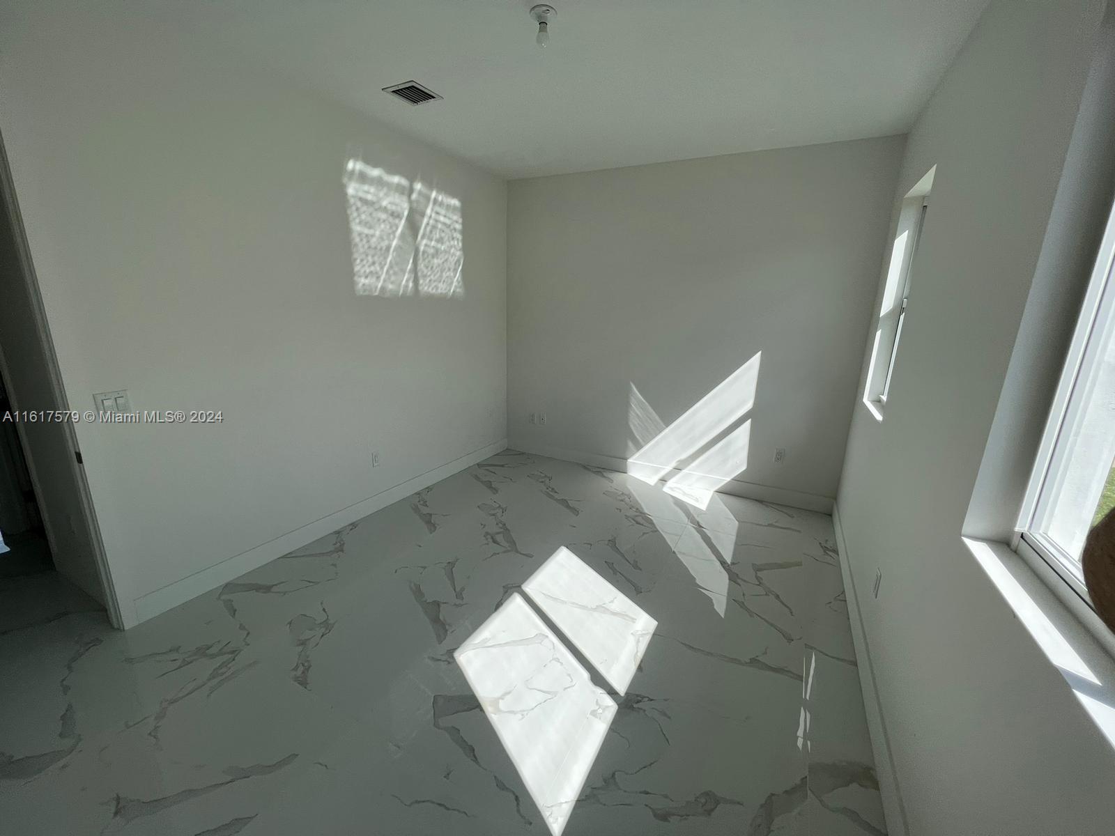 A11617579 Property Photo 64