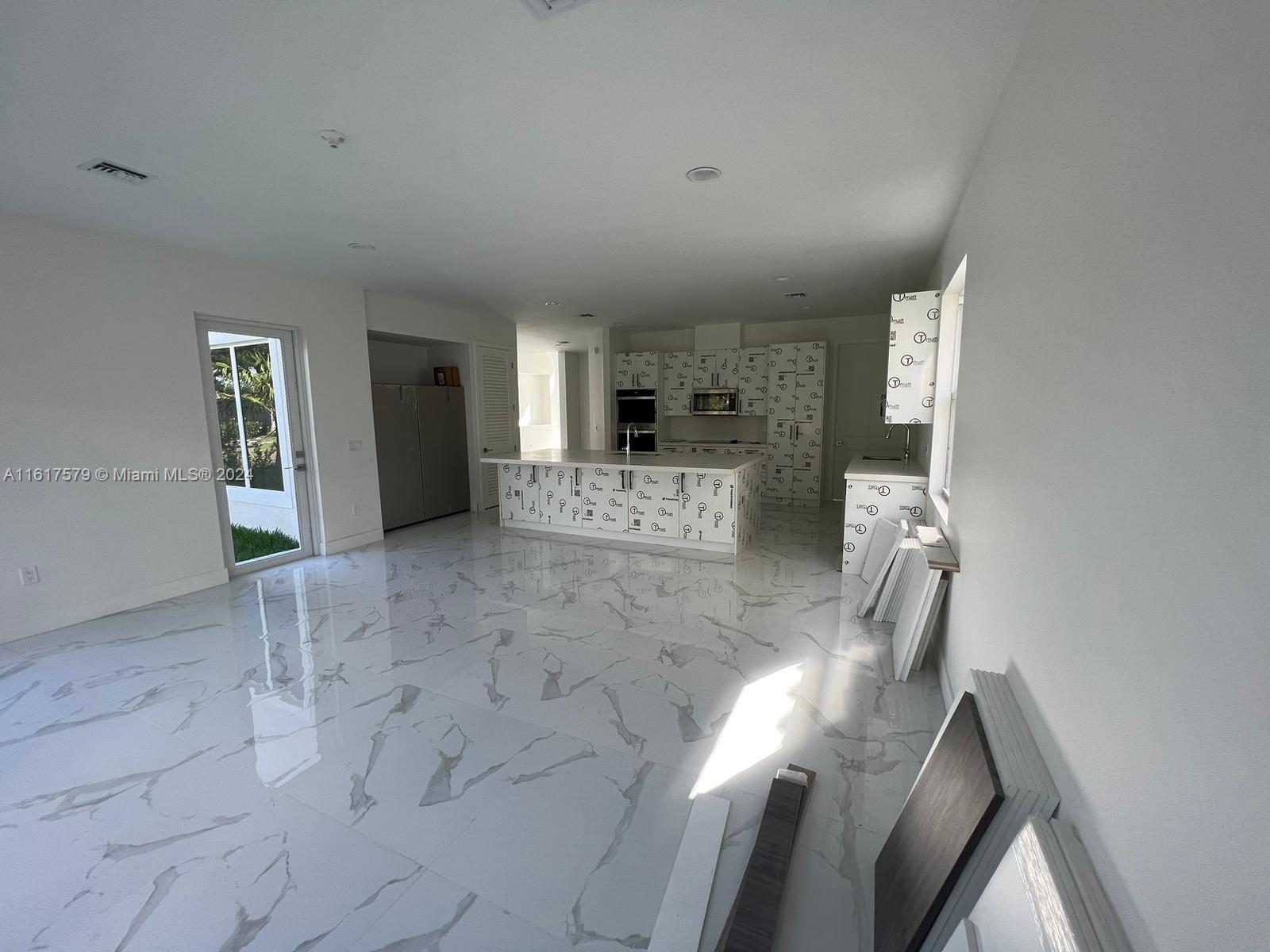 A11617579 Property Photo 77