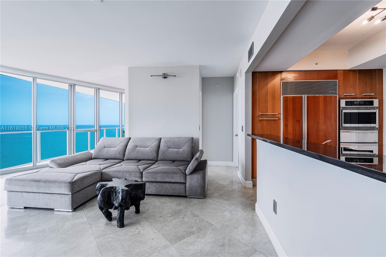 3101 S Ocean Dr 3005 Property Photo 12