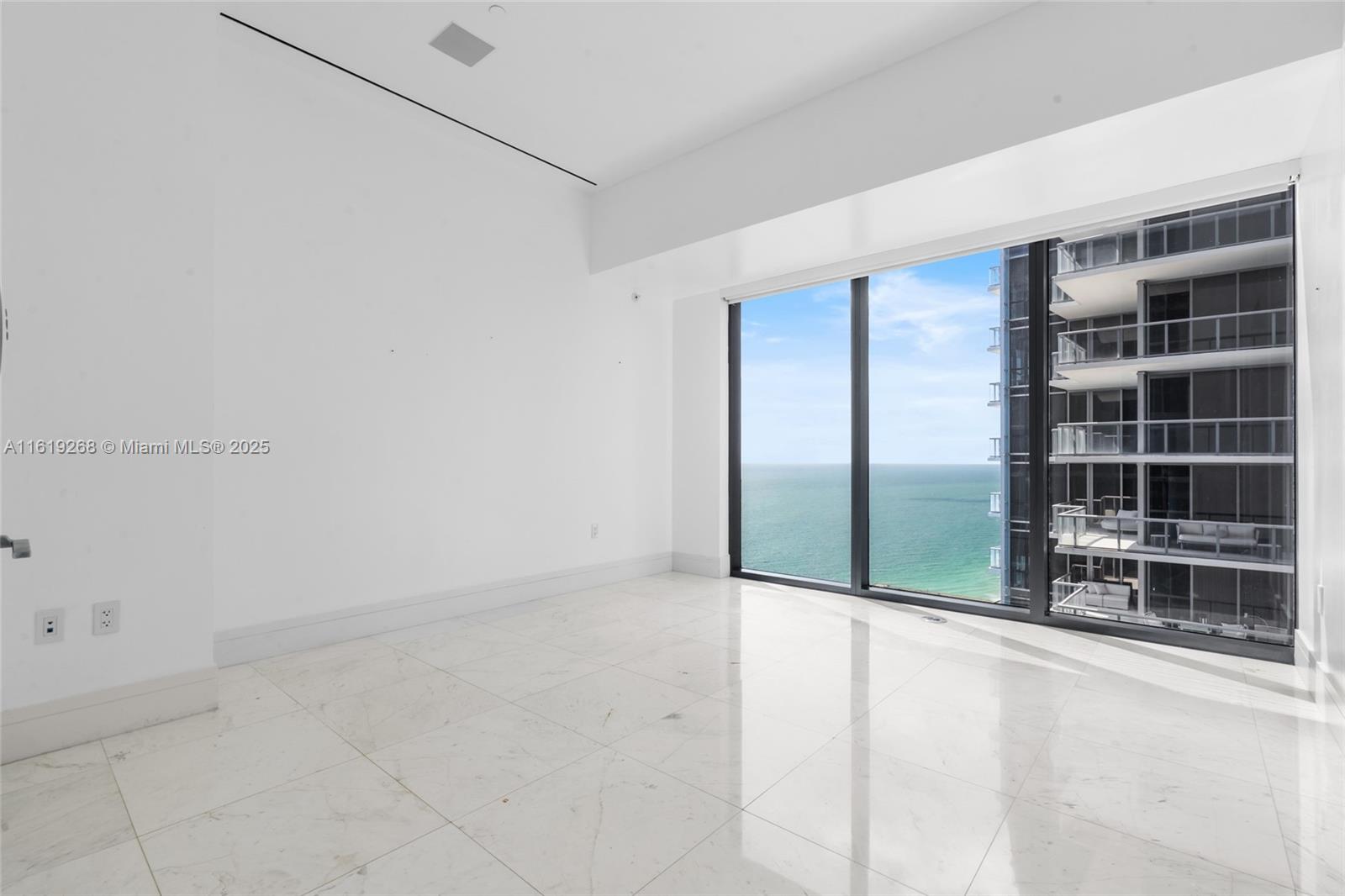 17141 Collins Ave 3201 Property Photo 28