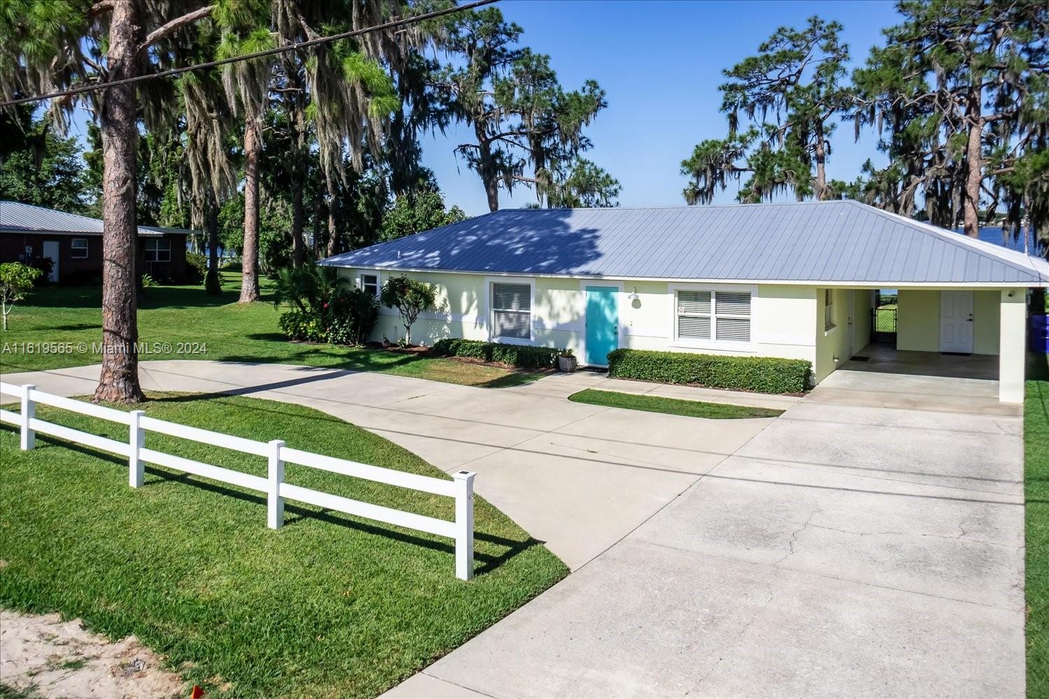 924 Lake Dr E Property Photo 44