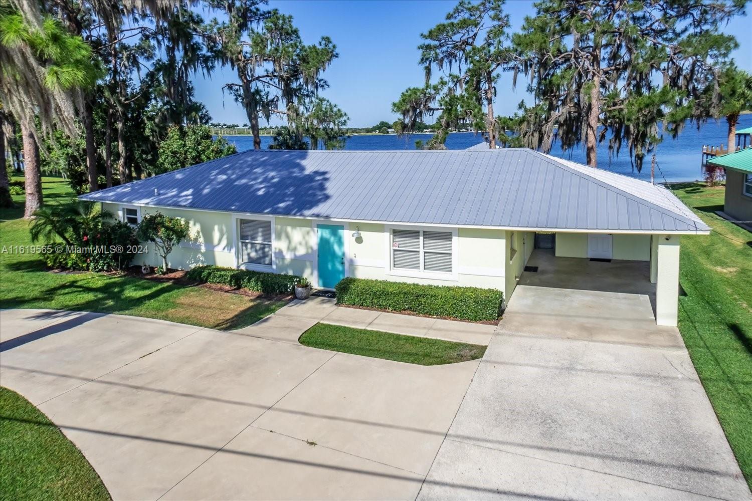 924 Lake Dr E Property Photo 45