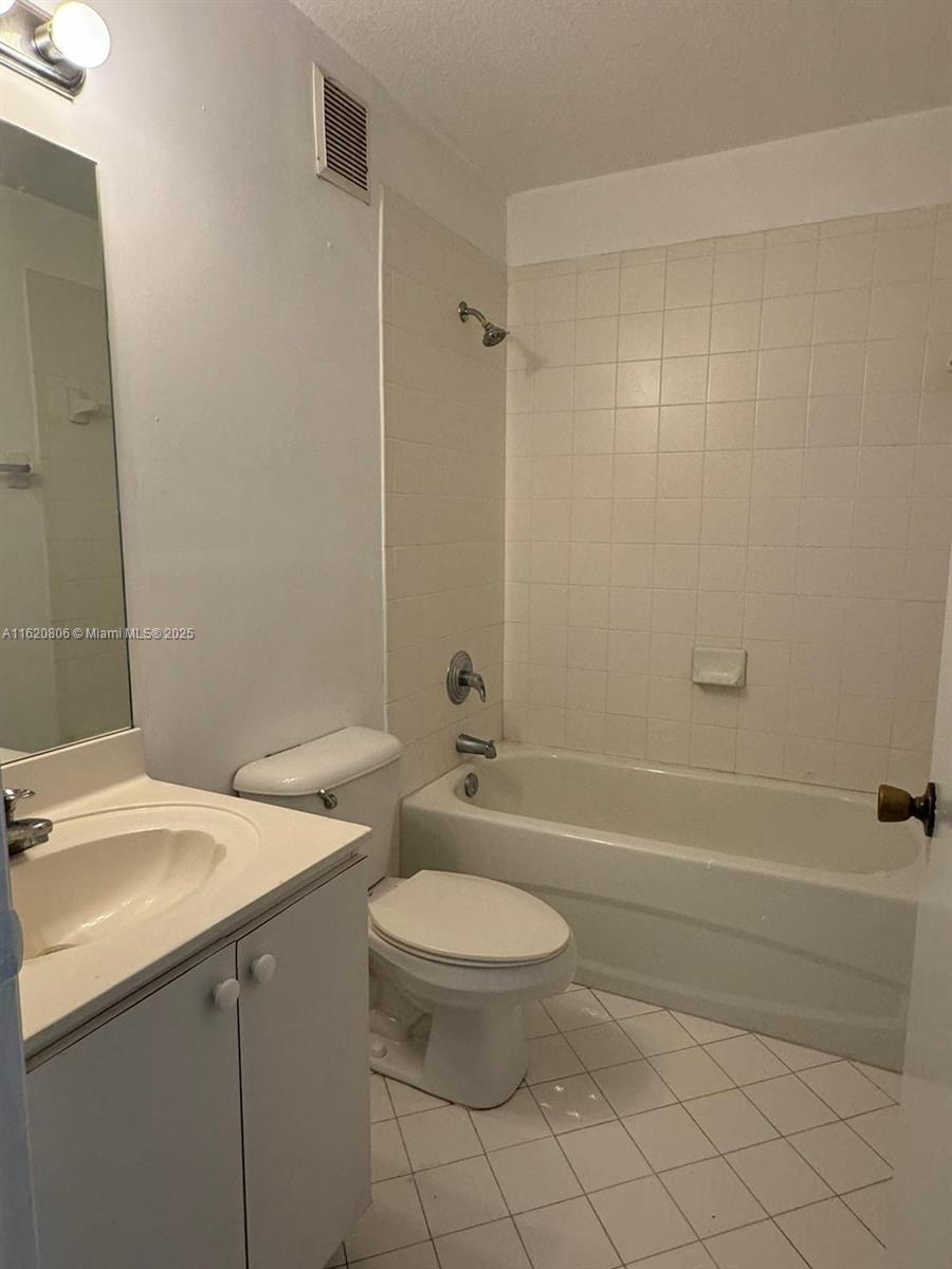 2921 Se 13th Ave 202-48 Property Photo 14