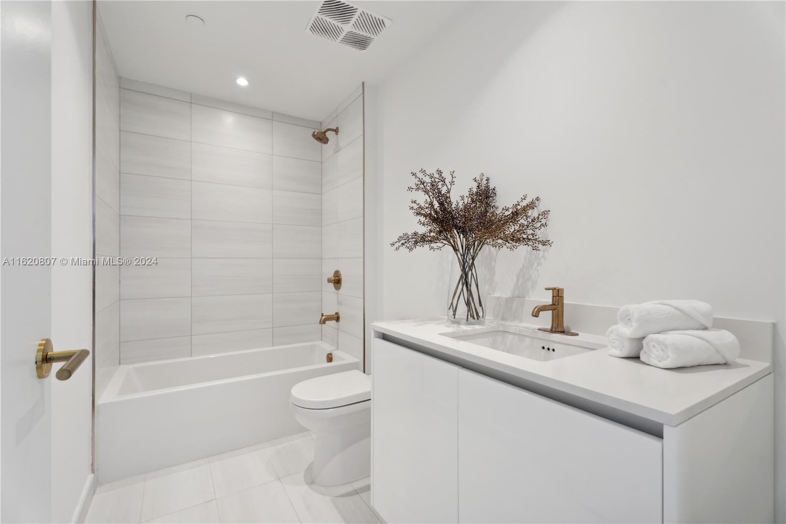 2678 Tigertail Ave 1202b Property Photo 18