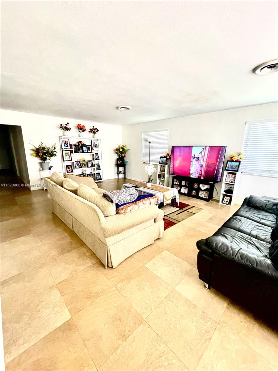4109 Hayes St Property Photo 10