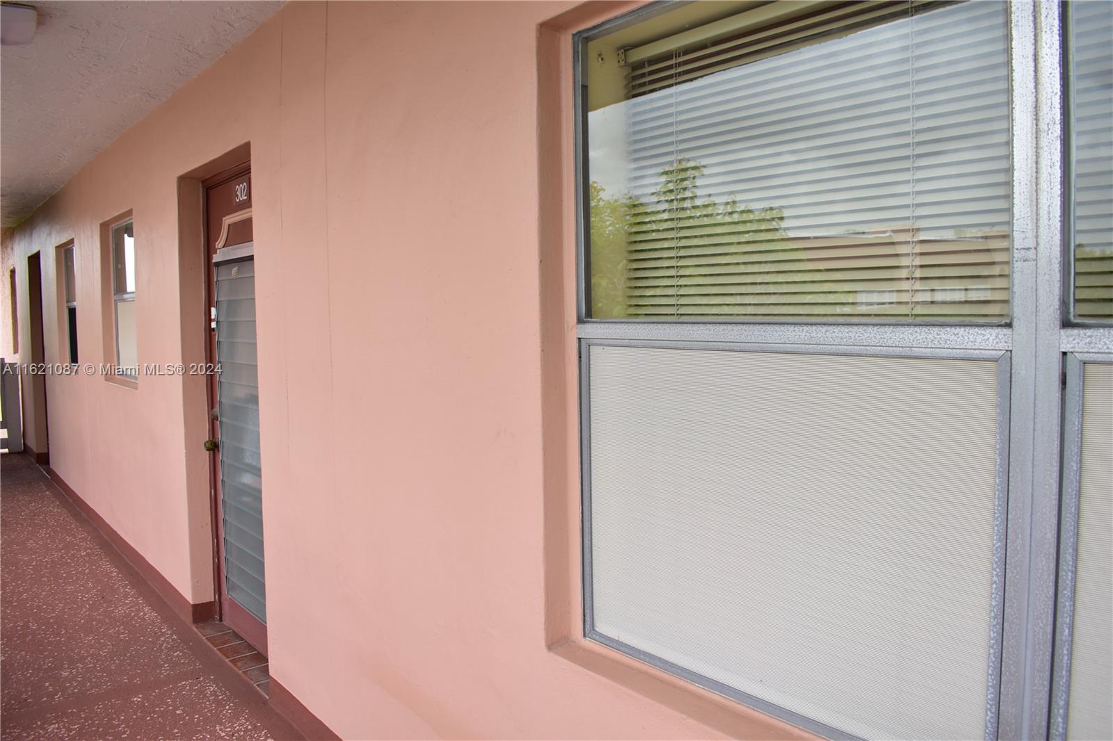 9621 Sunrise Lakes Blvd 302 Property Photo 1
