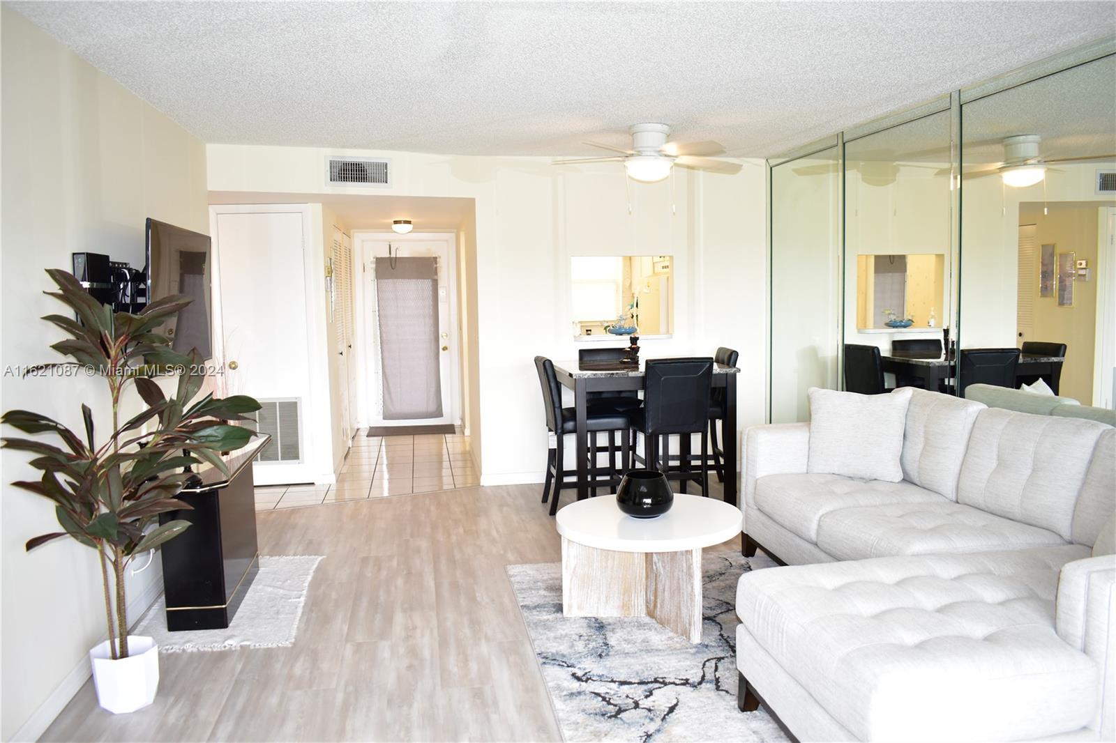 9621 Sunrise Lakes Blvd 302 Property Photo 2