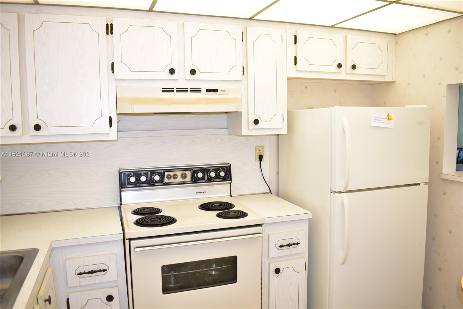 9621 Sunrise Lakes Blvd 302 Property Photo 7