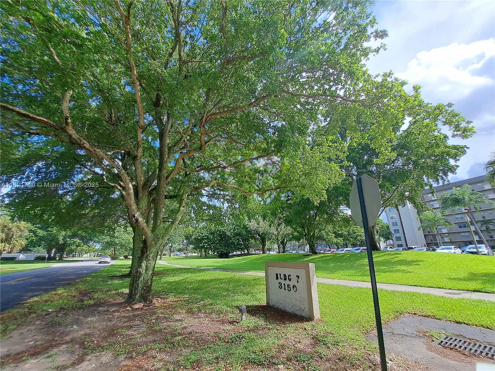3150 W Rolling Hills Cir 307 Property Photo 4