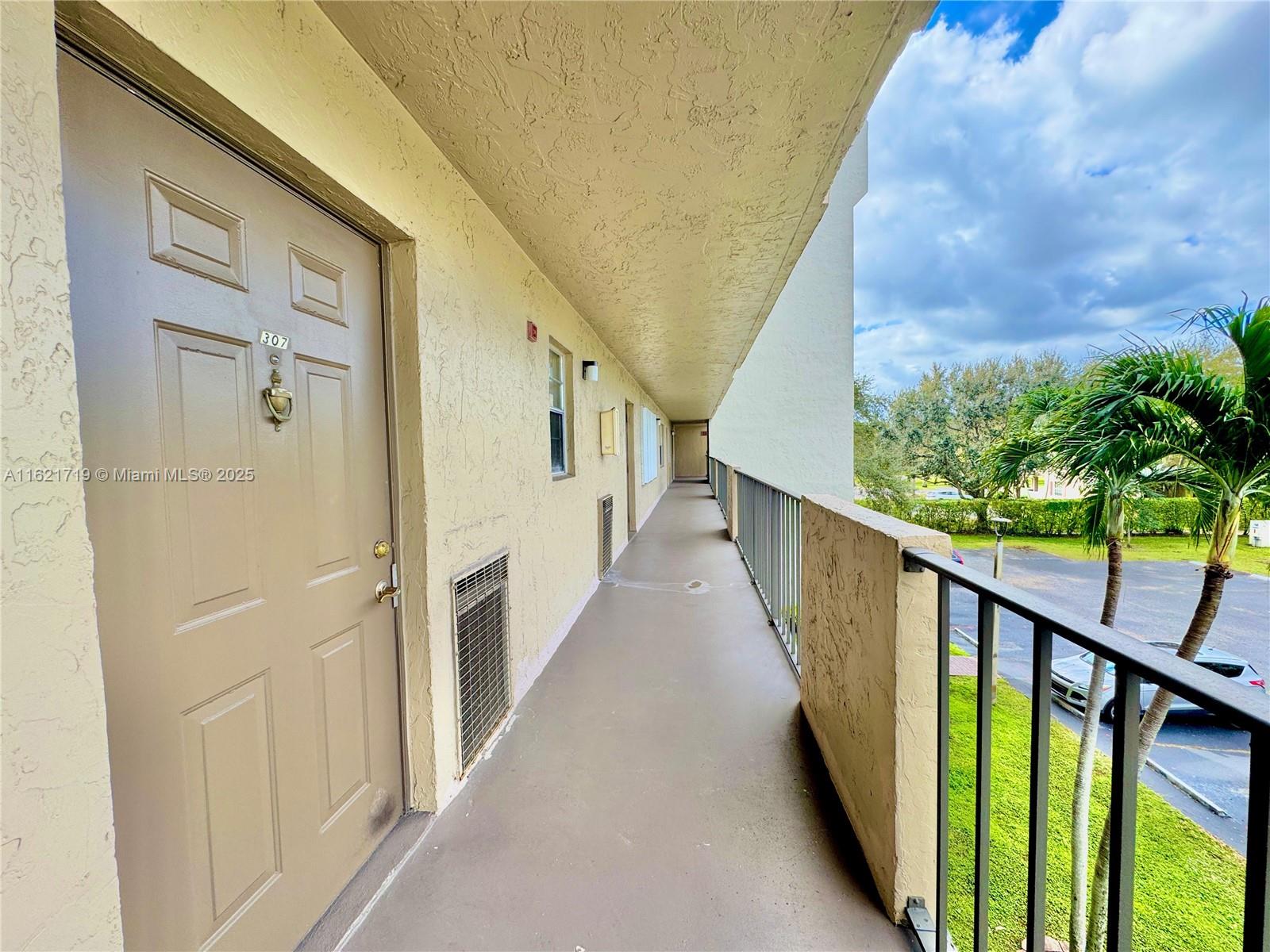 3150 W Rolling Hills Cir 307 Property Photo 8