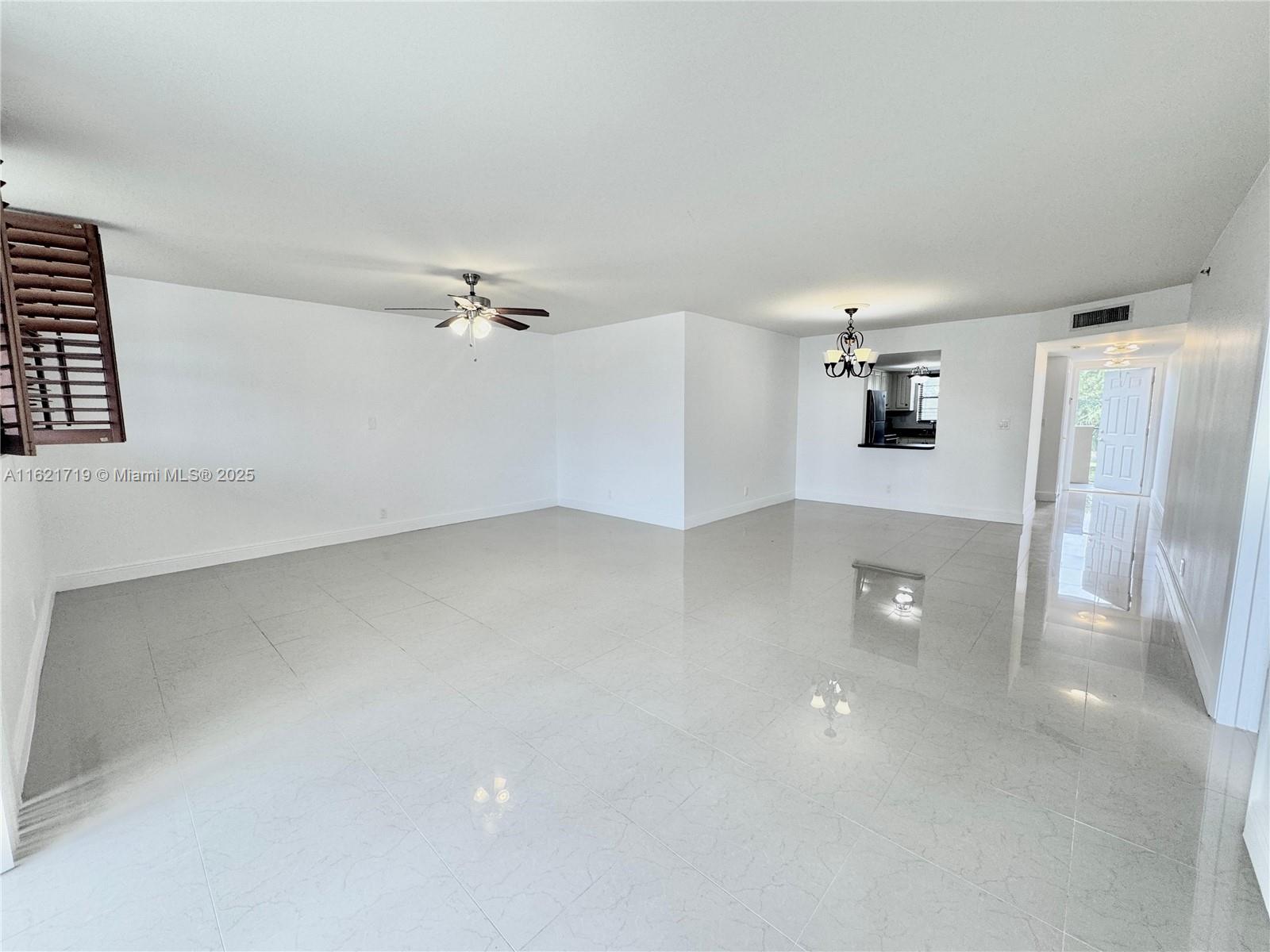 3150 W Rolling Hills Cir 307 Property Photo 14