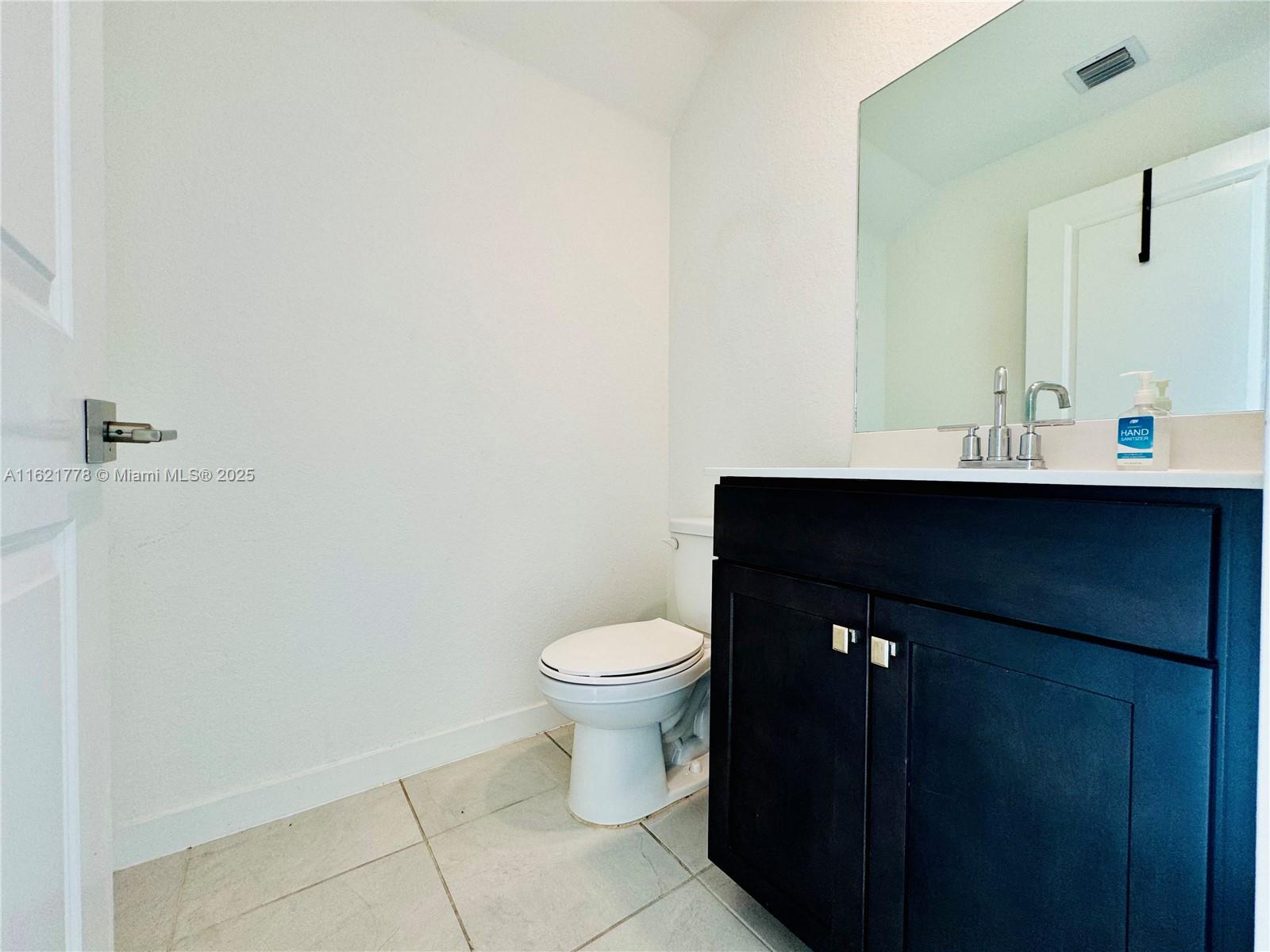 1727 Se 8th Pl 1727 Property Photo 4