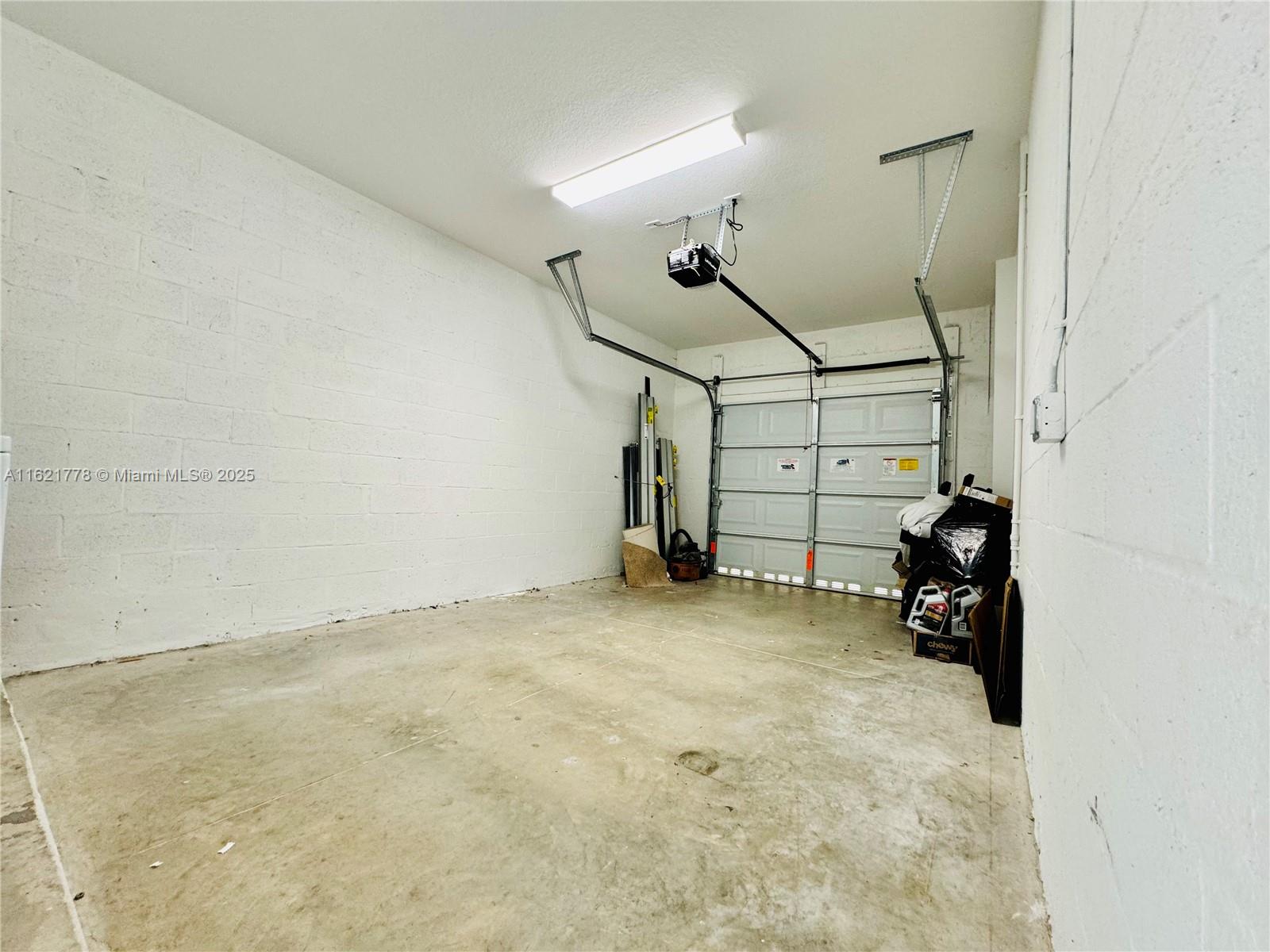 1727 Se 8th Pl 1727 Property Photo 6