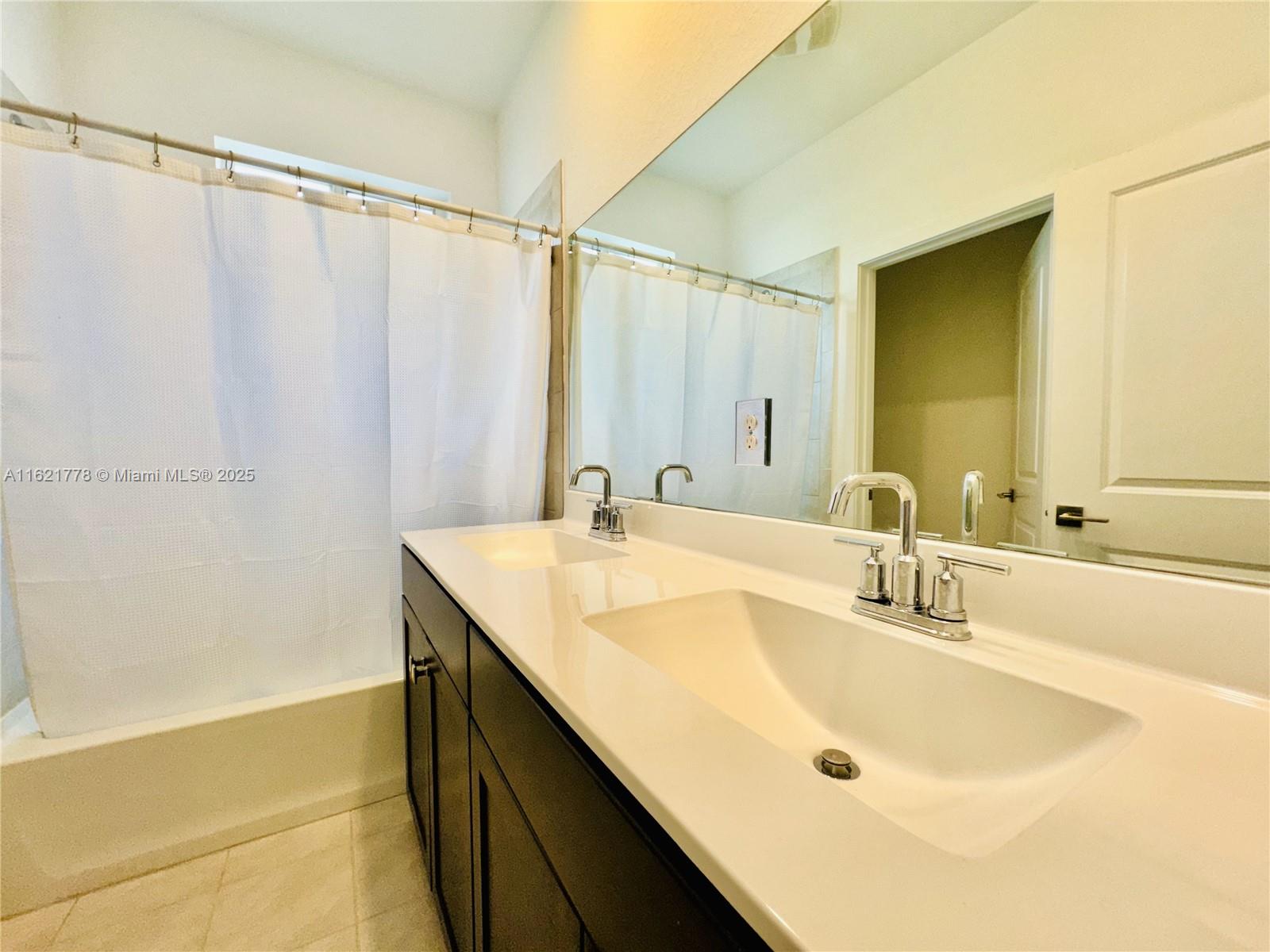 1727 Se 8th Pl 1727 Property Photo 11
