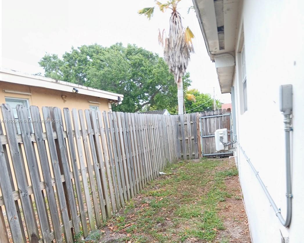 6474 Sw 26th St Property Photo 28