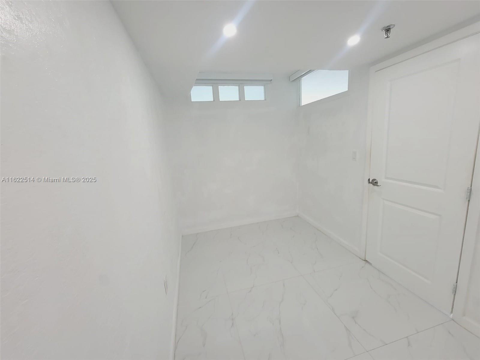 555 Ne 15th St 30f Property Photo 36