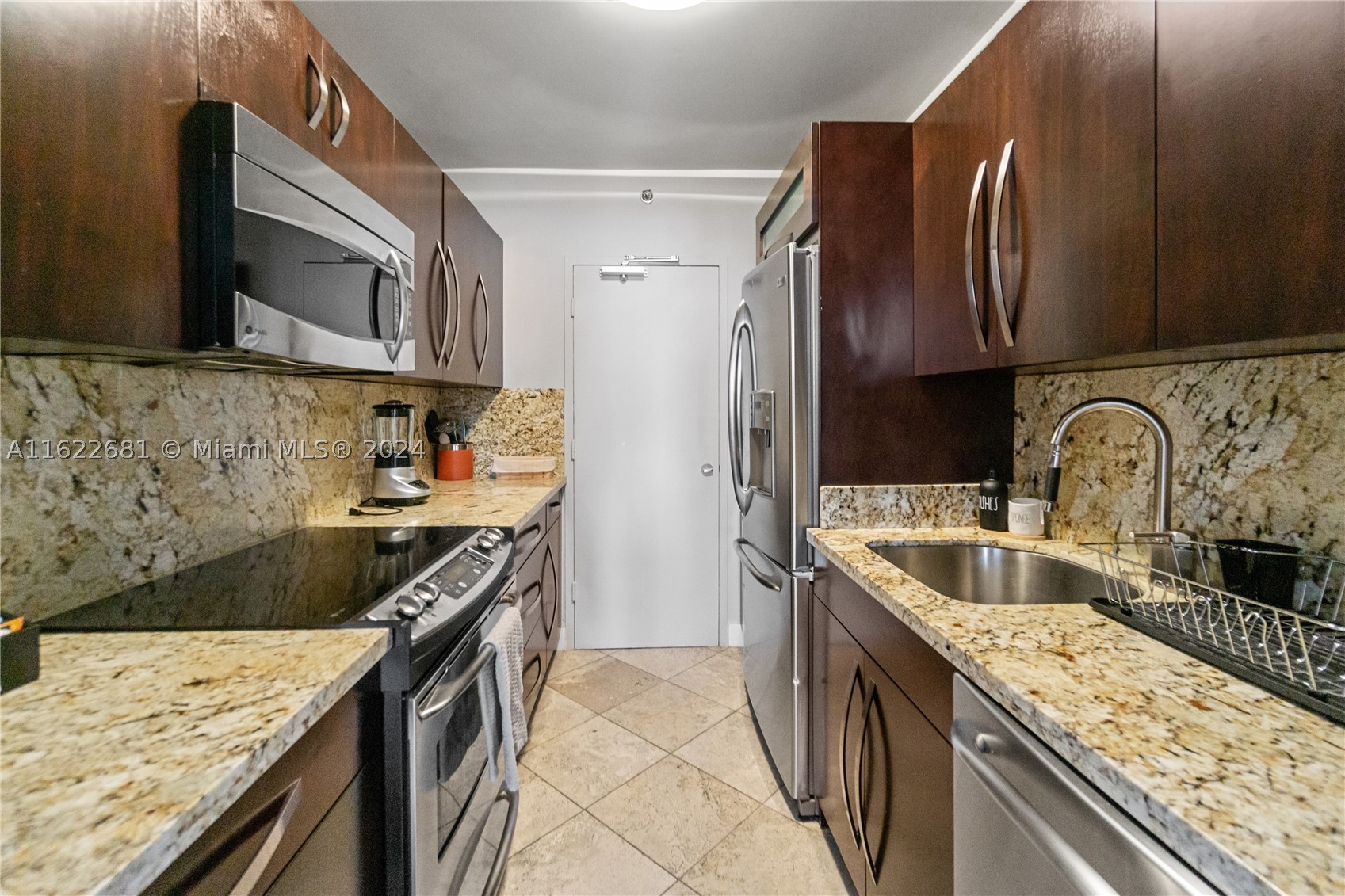 100 Lincoln Rd 1422 Property Photo 11