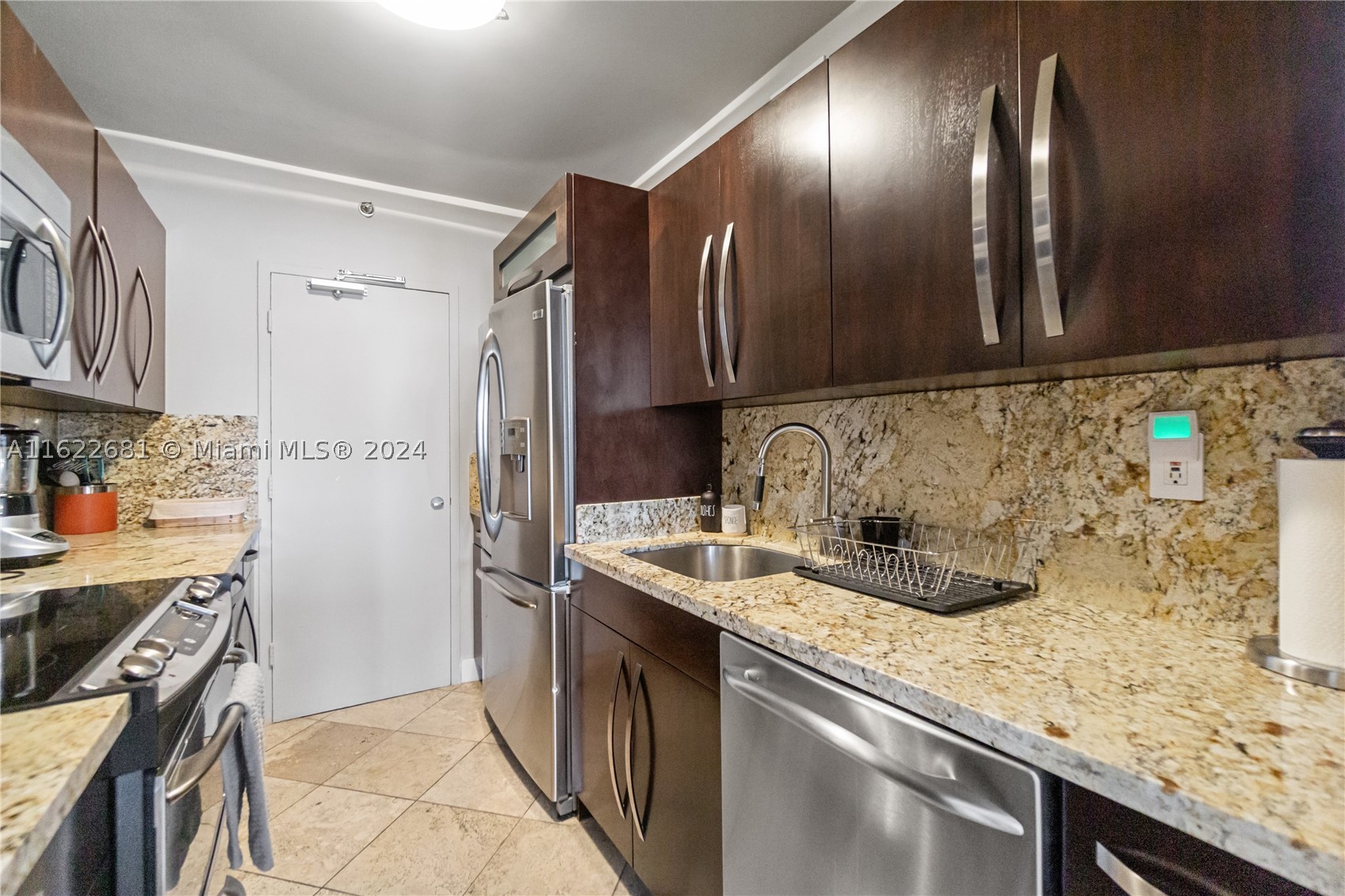 100 Lincoln Rd 1422 Property Photo 13
