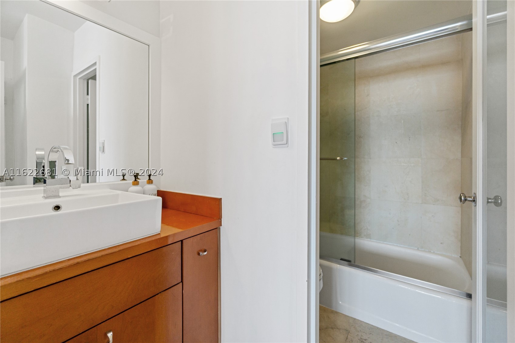 100 Lincoln Rd 1422 Property Photo 16