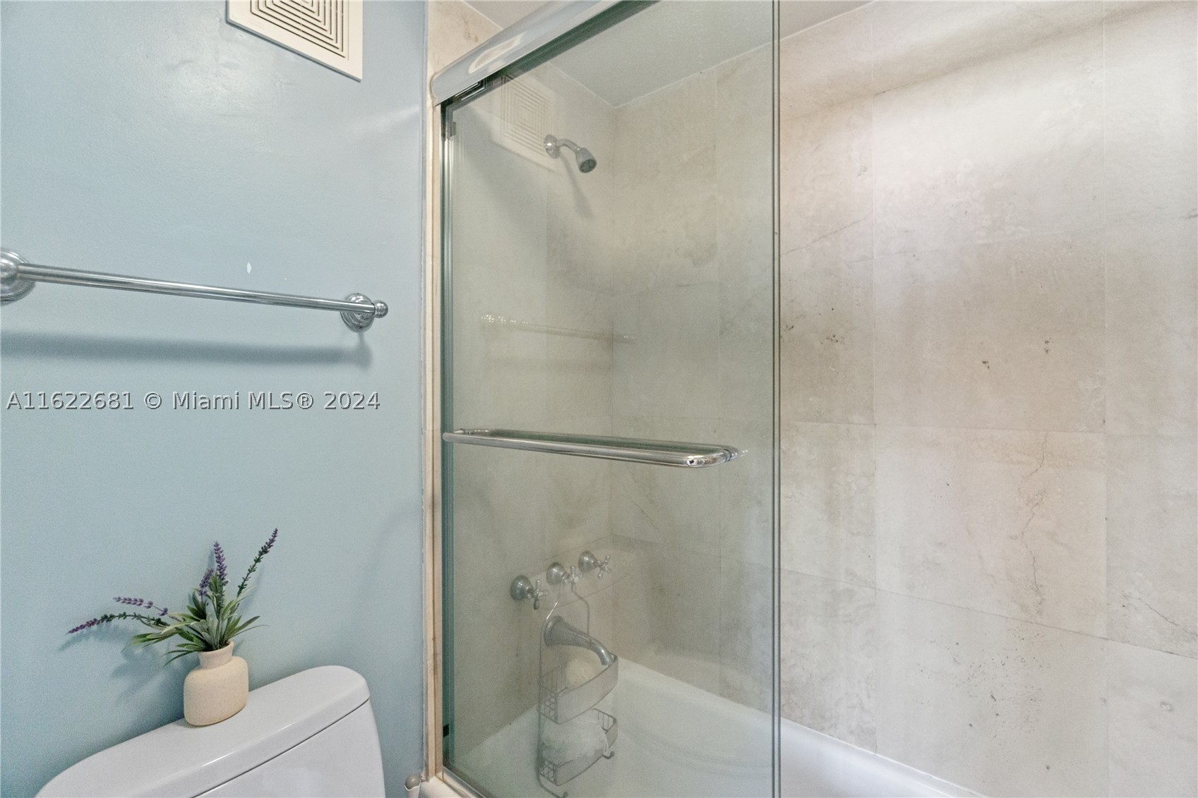 100 Lincoln Rd 1422 Property Photo 17