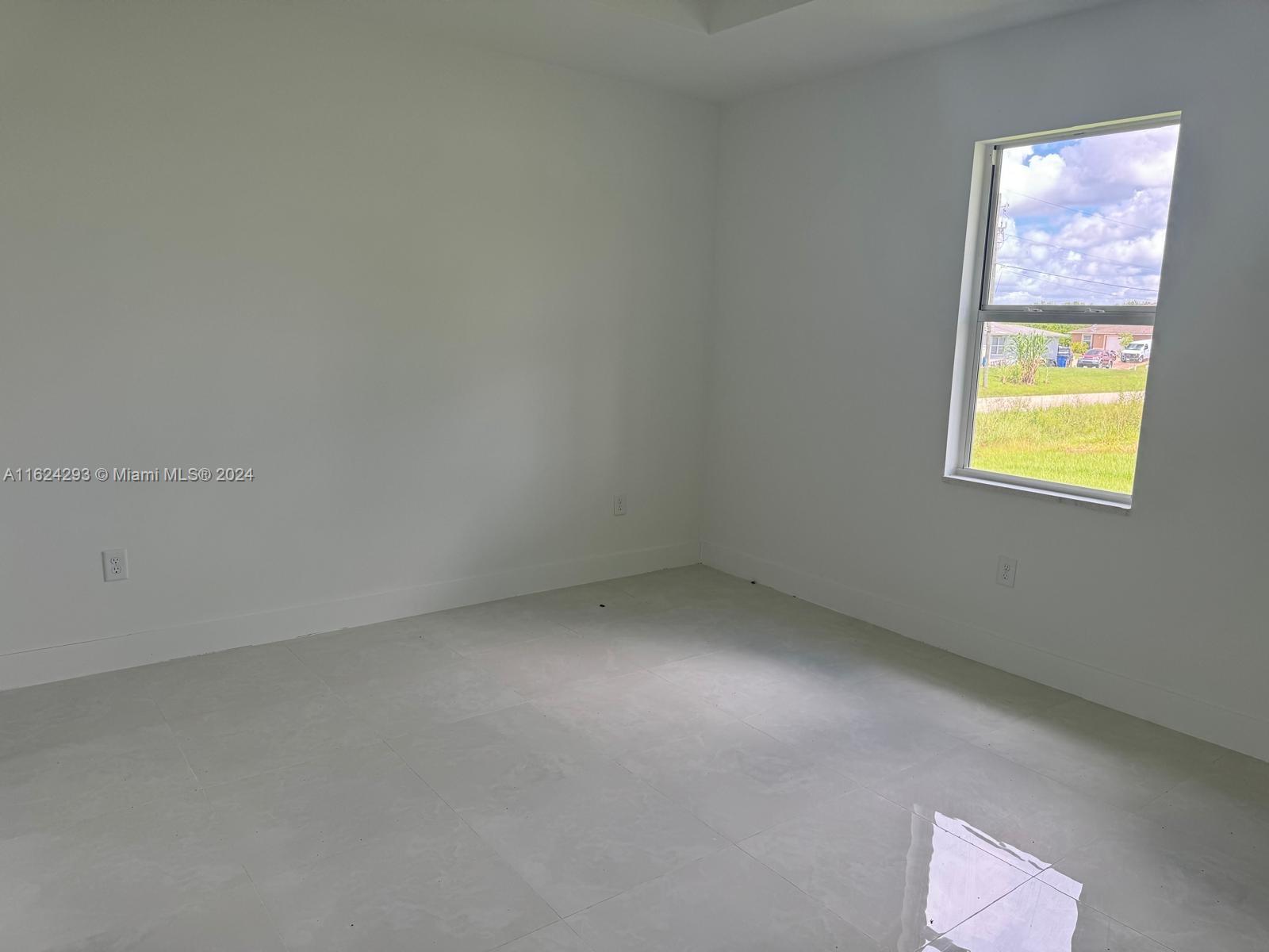 2044 Crawford Ave N Property Photo 11