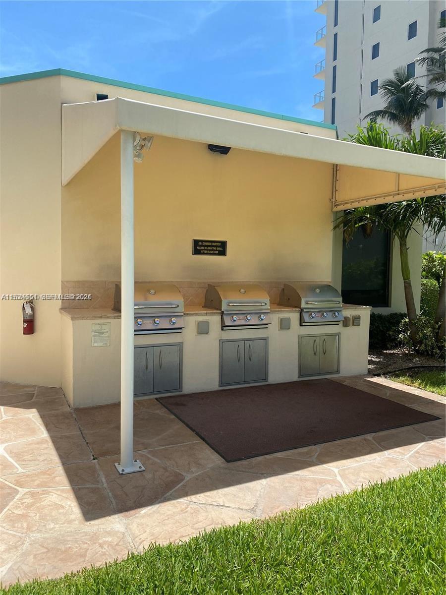 2800 N Ocean Dr B-15c Property Photo 22