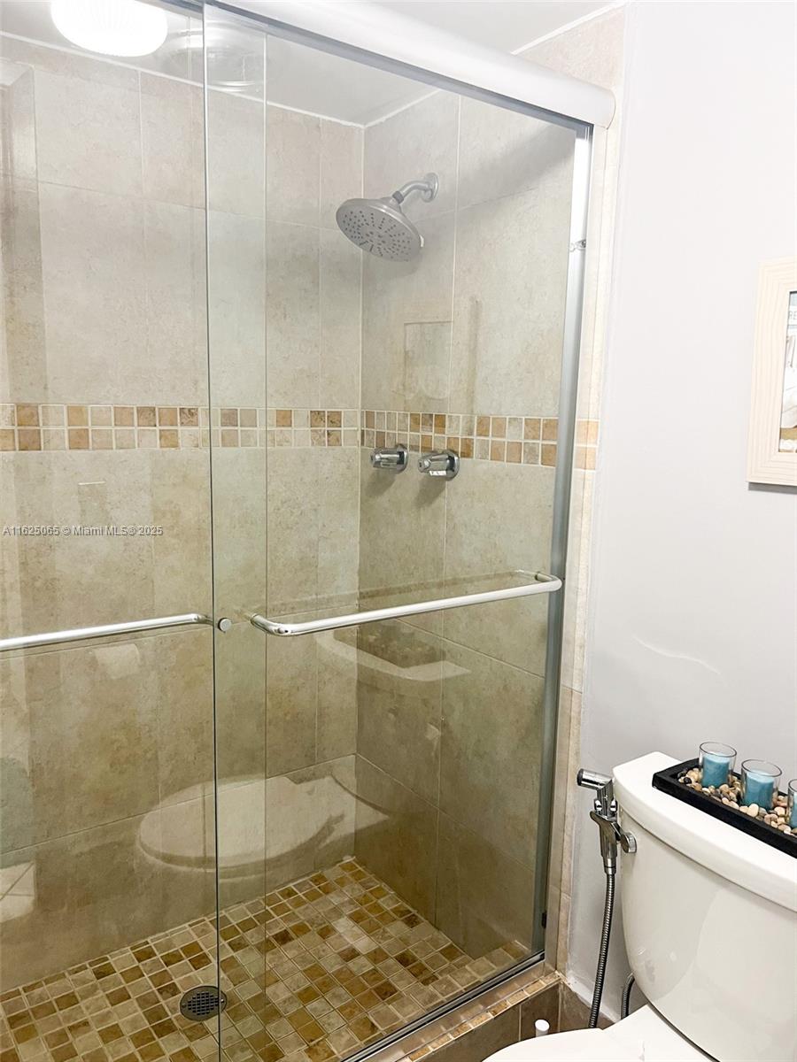 401 Golden Isles Dr 315 Property Photo 12