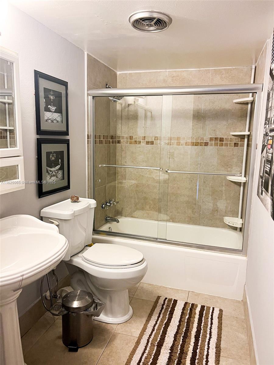 401 Golden Isles Dr 315 Property Photo 13