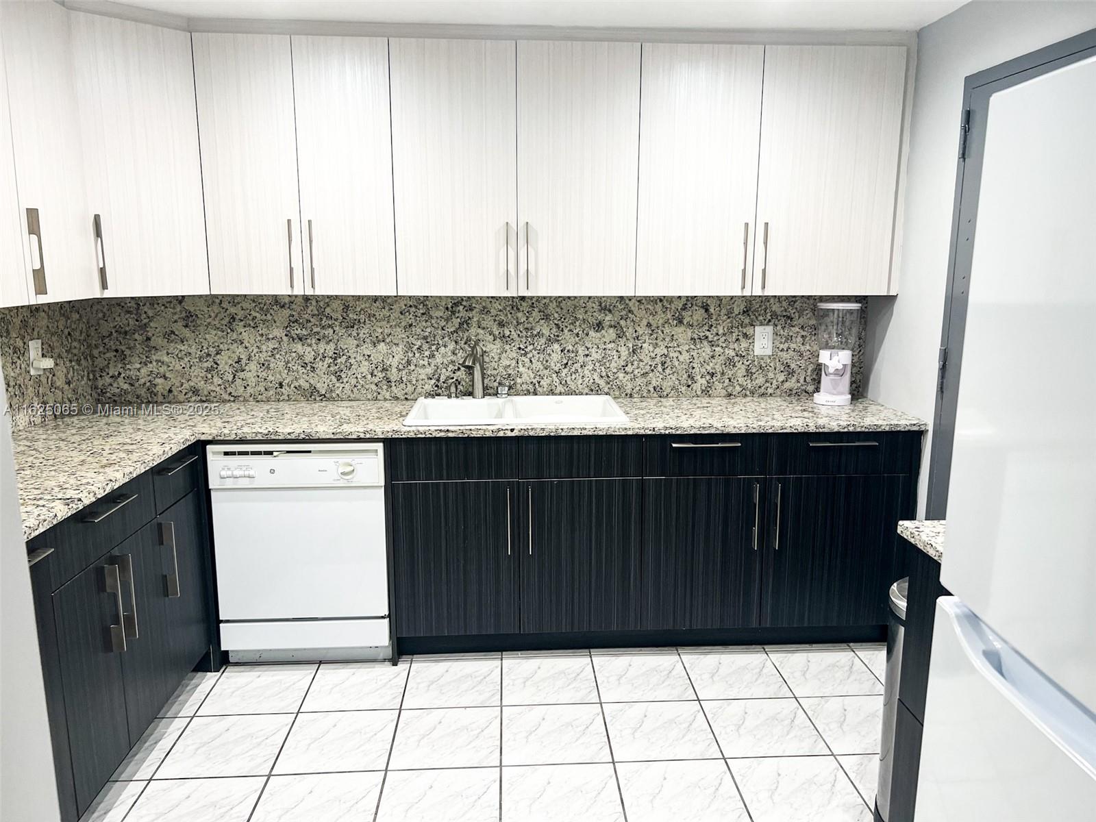 401 Golden Isles Dr 315 Property Photo 16